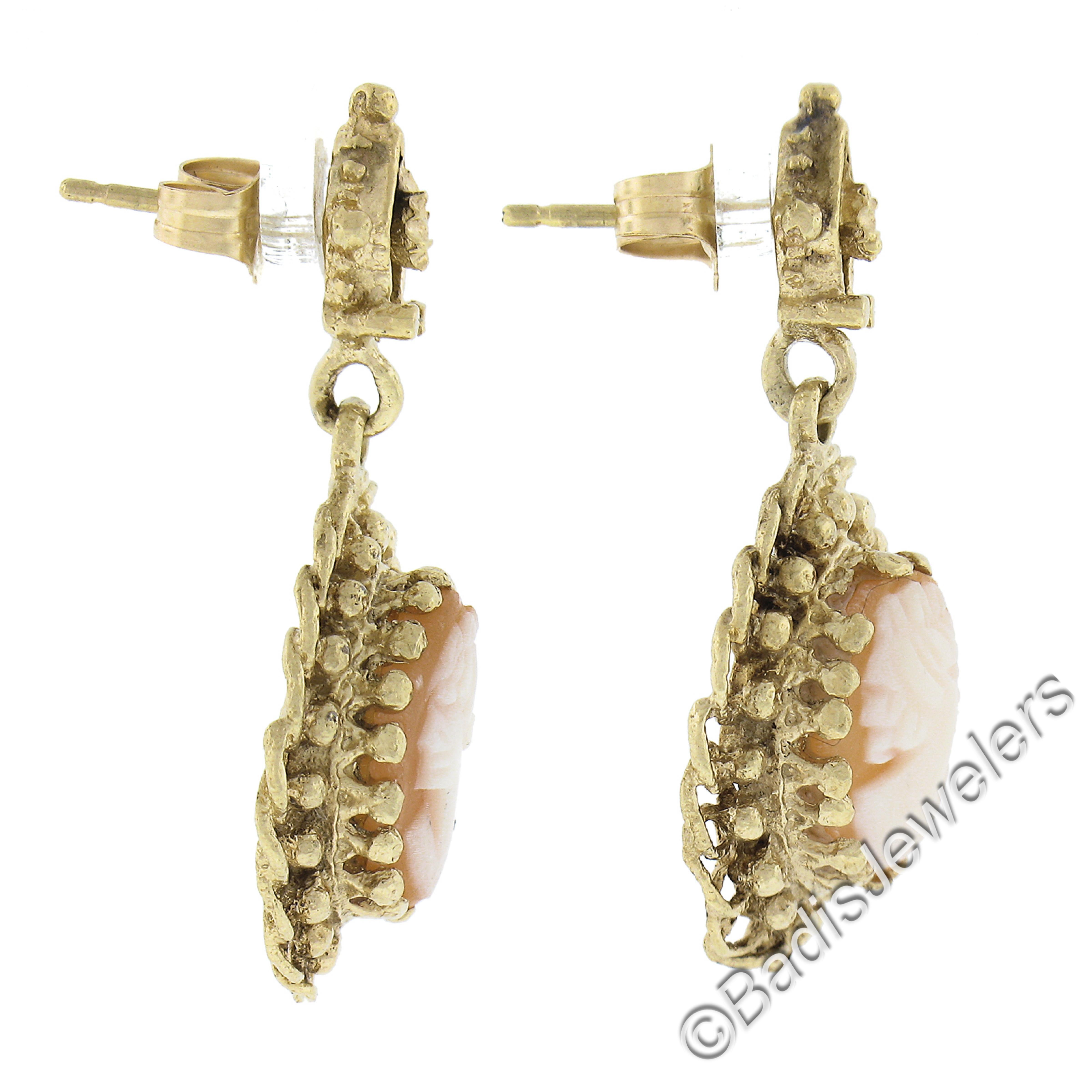 Vintage Gelbgold geschnitzt Shell Cameo W / Twisted Wire Frame Dangle Ohrringe im Angebot 1