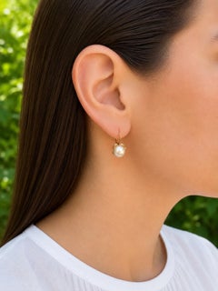 Vintage-Ohrringe aus Gelbgold mit 8,2 mm großen Perlen in The Claw-Fassung und Hebelverschluss