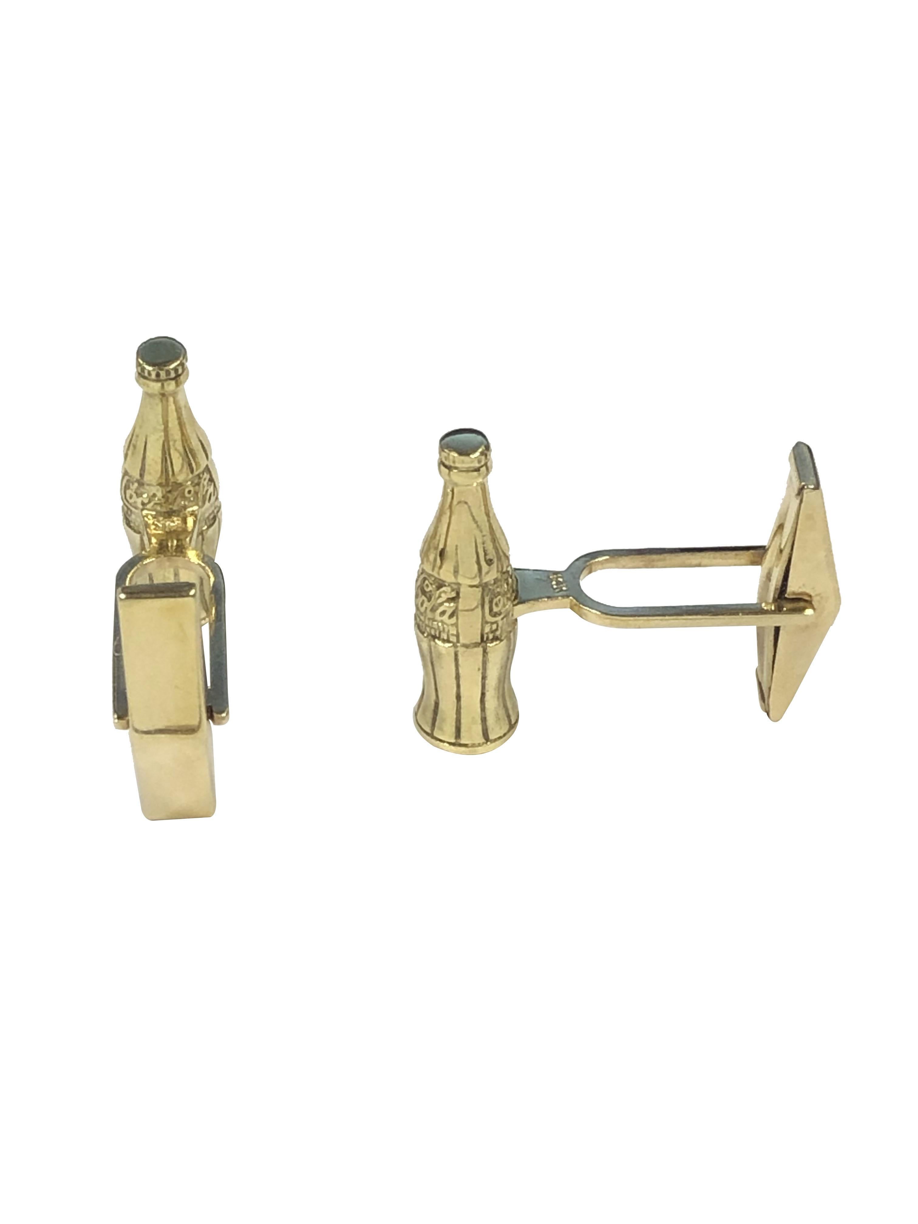 Circa 1970s 14k yellow Gold Coca Cola Bottle form cufflinks rumored to have been a presentation to Coca Cola Company executives. Measuring 3/4 inch in length x 1/4 inch wide and weighing 13 grams. toggle backs for easy on and off.