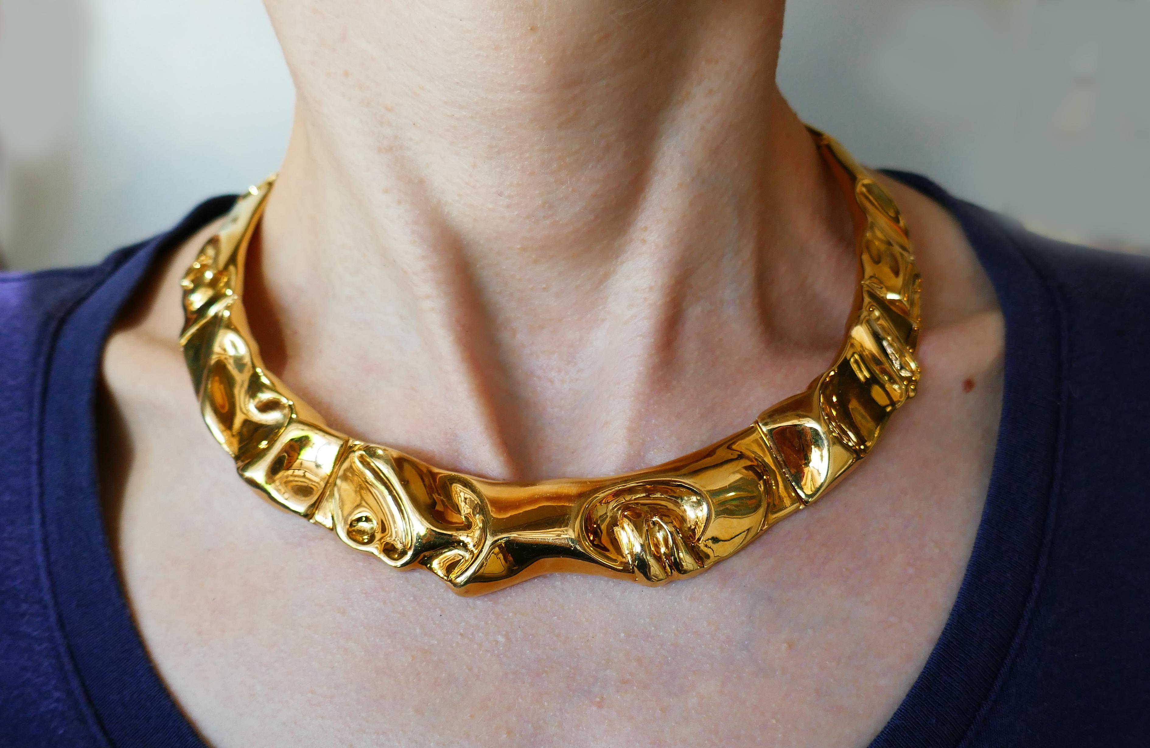 Unusual textured collar necklace created in the 1980s. Timeless and wearable, the necklace is a great addition to your jewelry collection. 
Made of 18 karat (stamped) yellow gold, the necklace is 3/4 inch (2 cm) wide in the center and graduates down