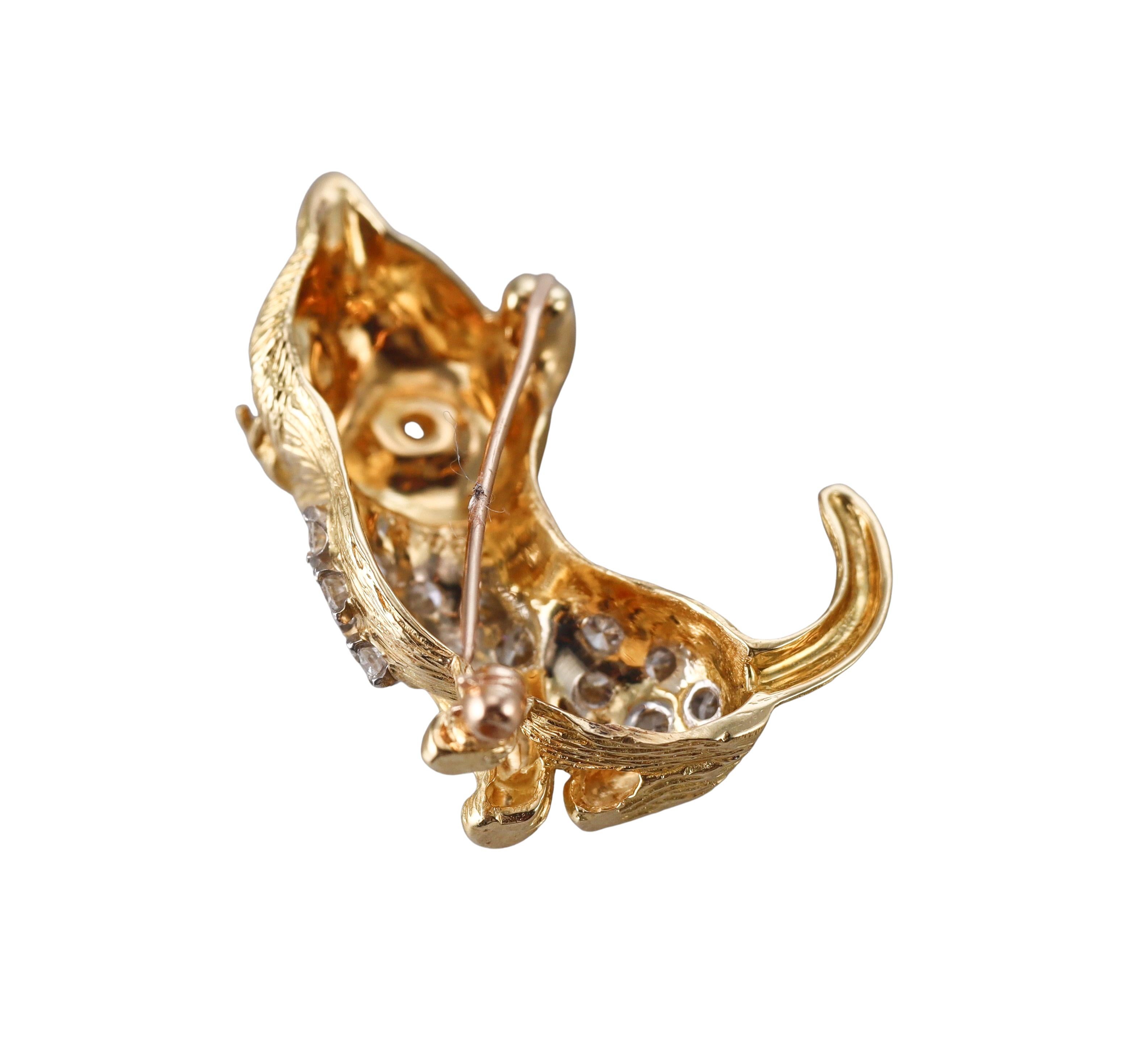 Vintage Yellow Gold Diamond Cat Brooch In Excellent Condition For Sale In New York, NY