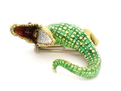 Vintage Yellow Gold Diamond Enamel Highly Detailed Textured Alligator Pin Brooch