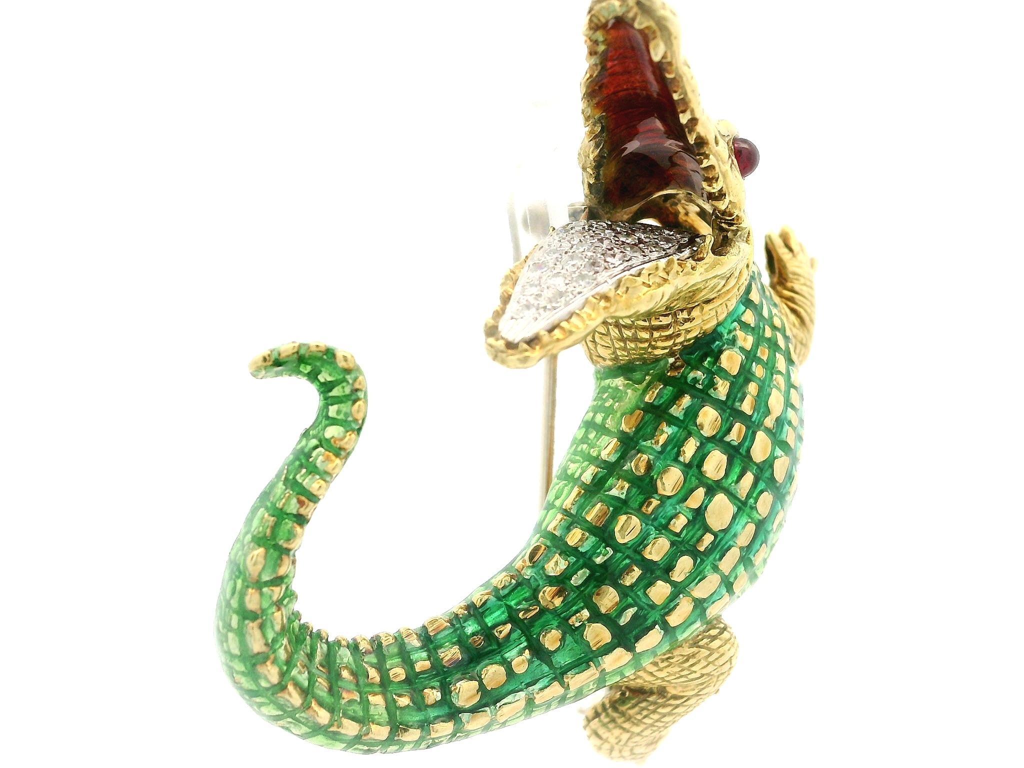 Women's Vintage Yellow Gold Diamond Enamel Highly Detailed Textured Alligator Pin Brooch For Sale