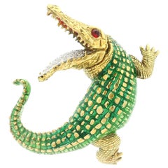 Vintage Yellow Gold Diamond Enamel Highly Detailed Textured Alligator Pin Brooch