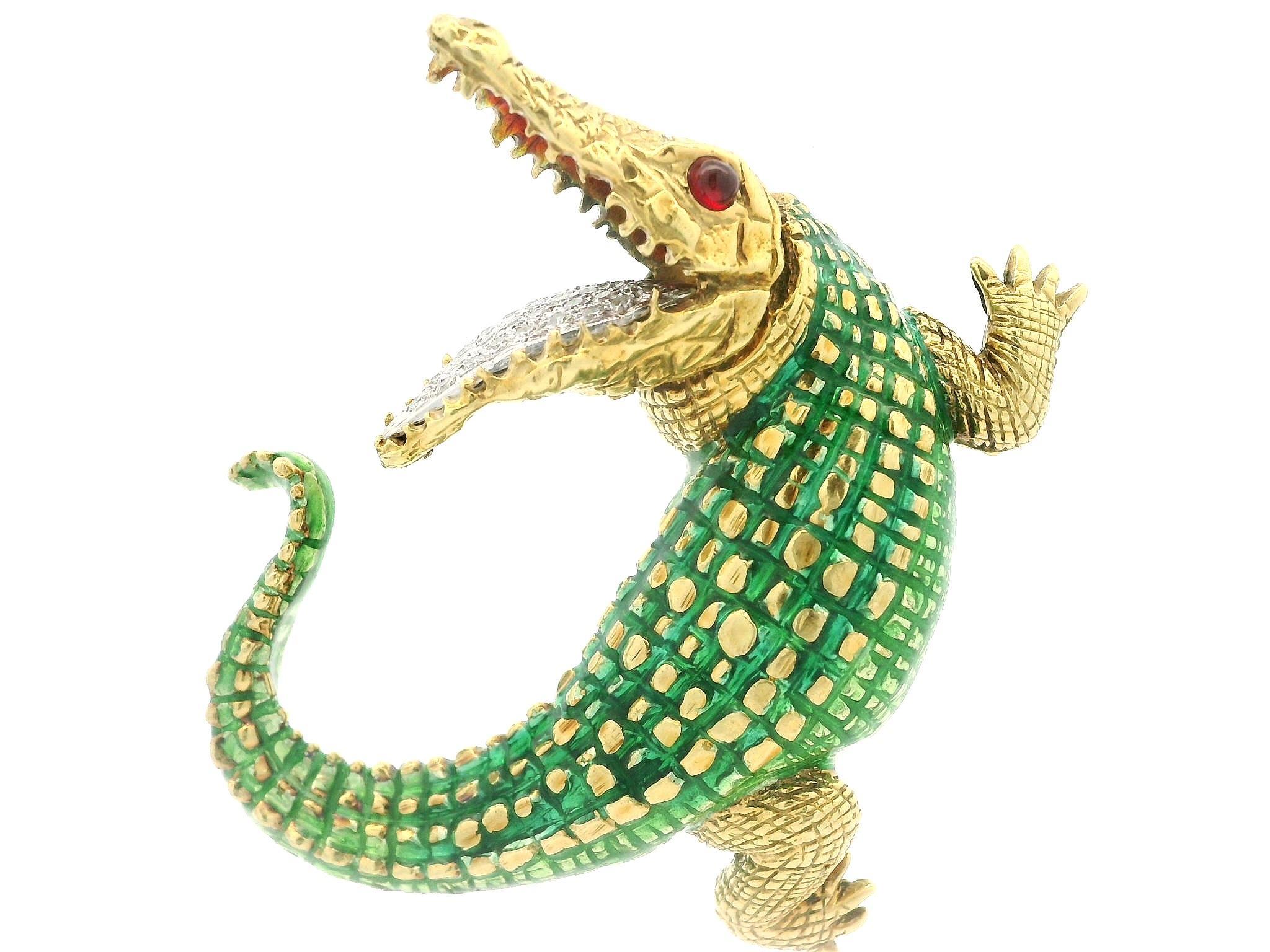Vintage Yellow Gold Diamond Enamel Highly Detailed Textured Alligator Pin Brooch