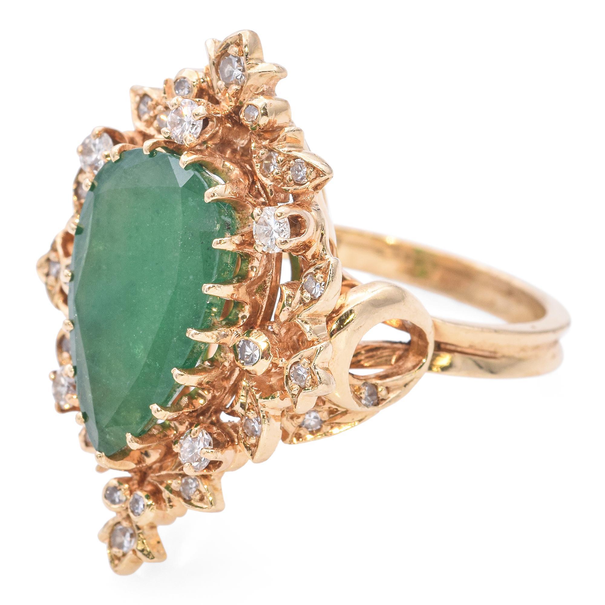 Bague en or jaune vintage avec émeraude et diamant Bon état - En vente à New York, NY