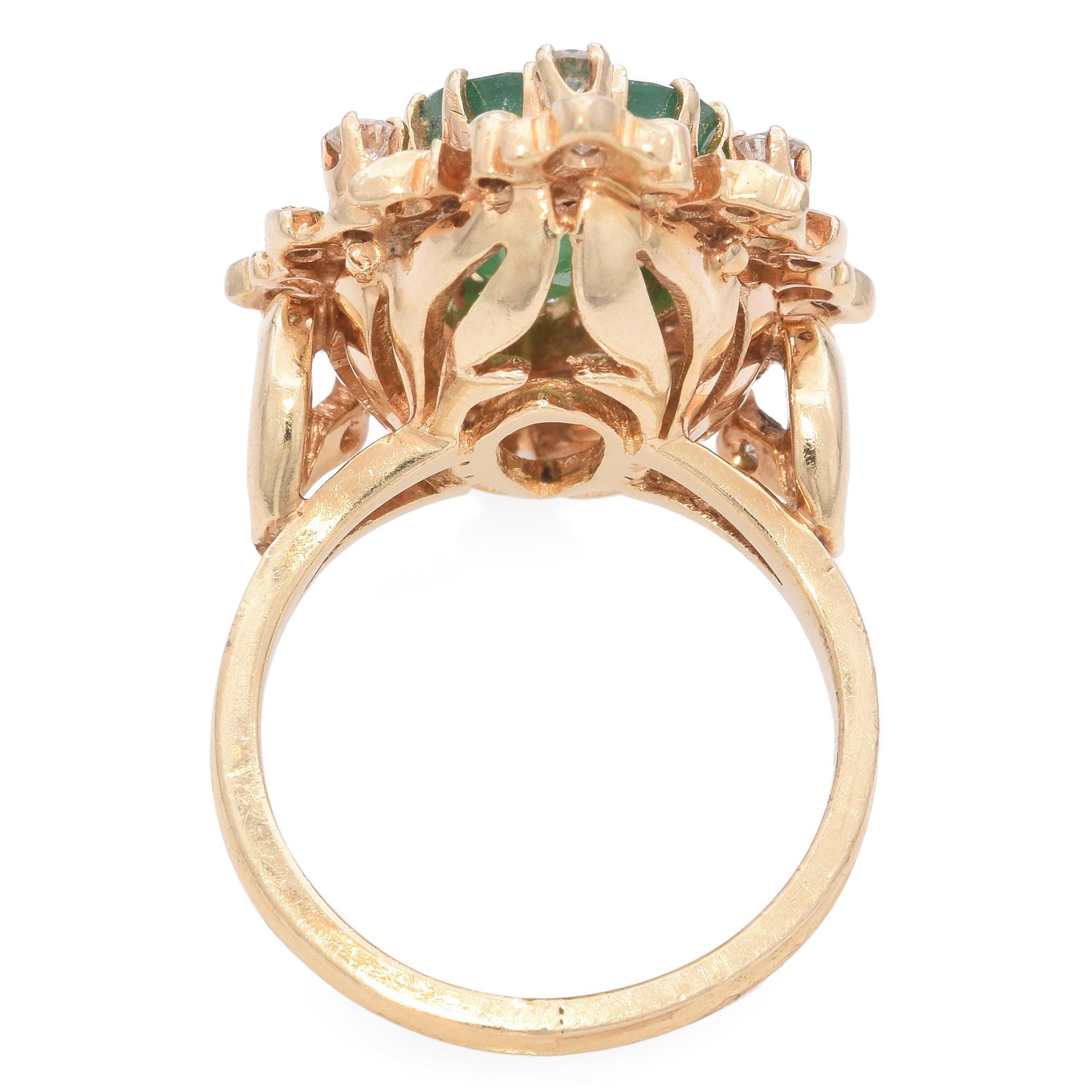 Bague en or jaune vintage avec émeraude et diamant Unisexe en vente