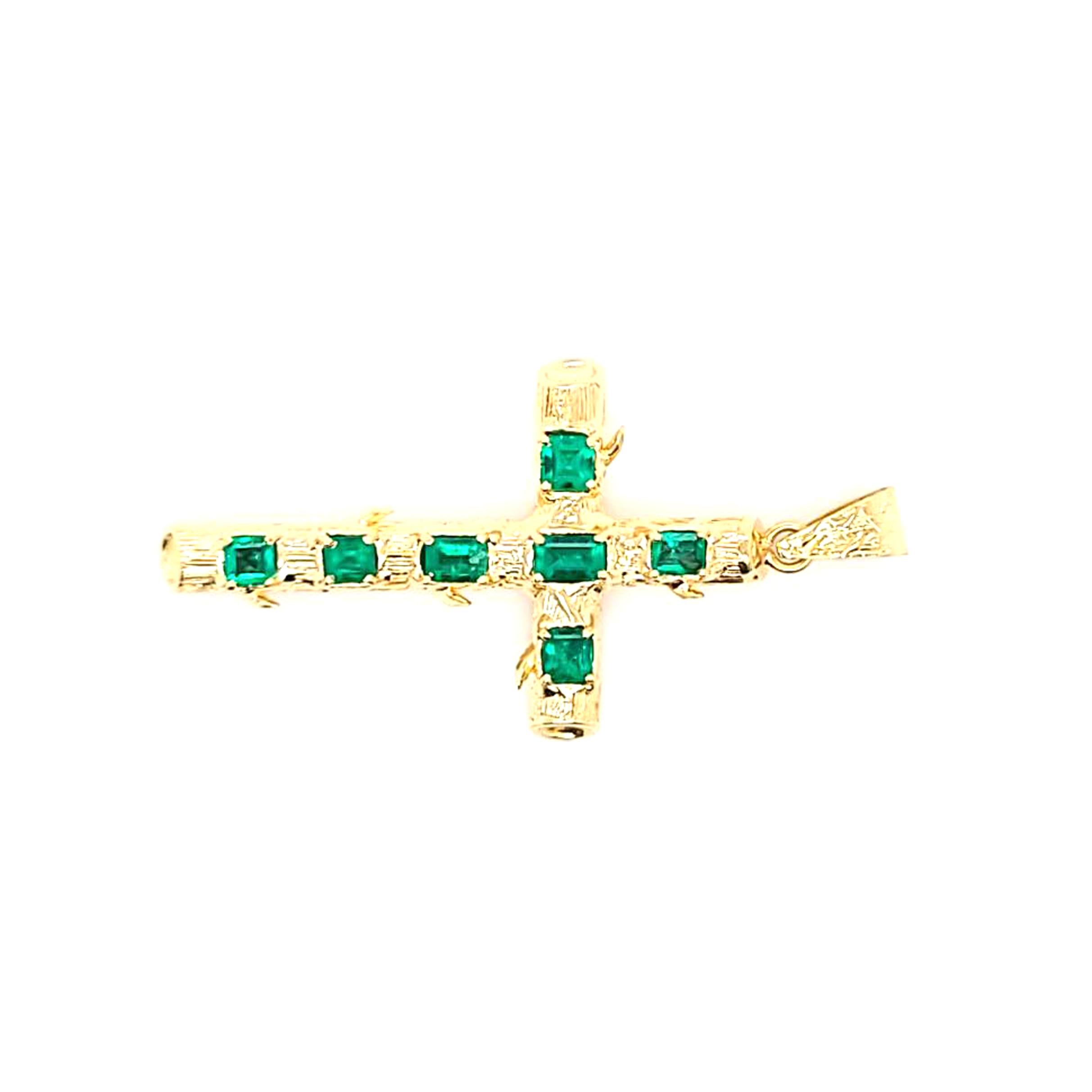 Vintage Gelbgold Smaragd Kreuz mit Rinde Finish für Damen oder Herren