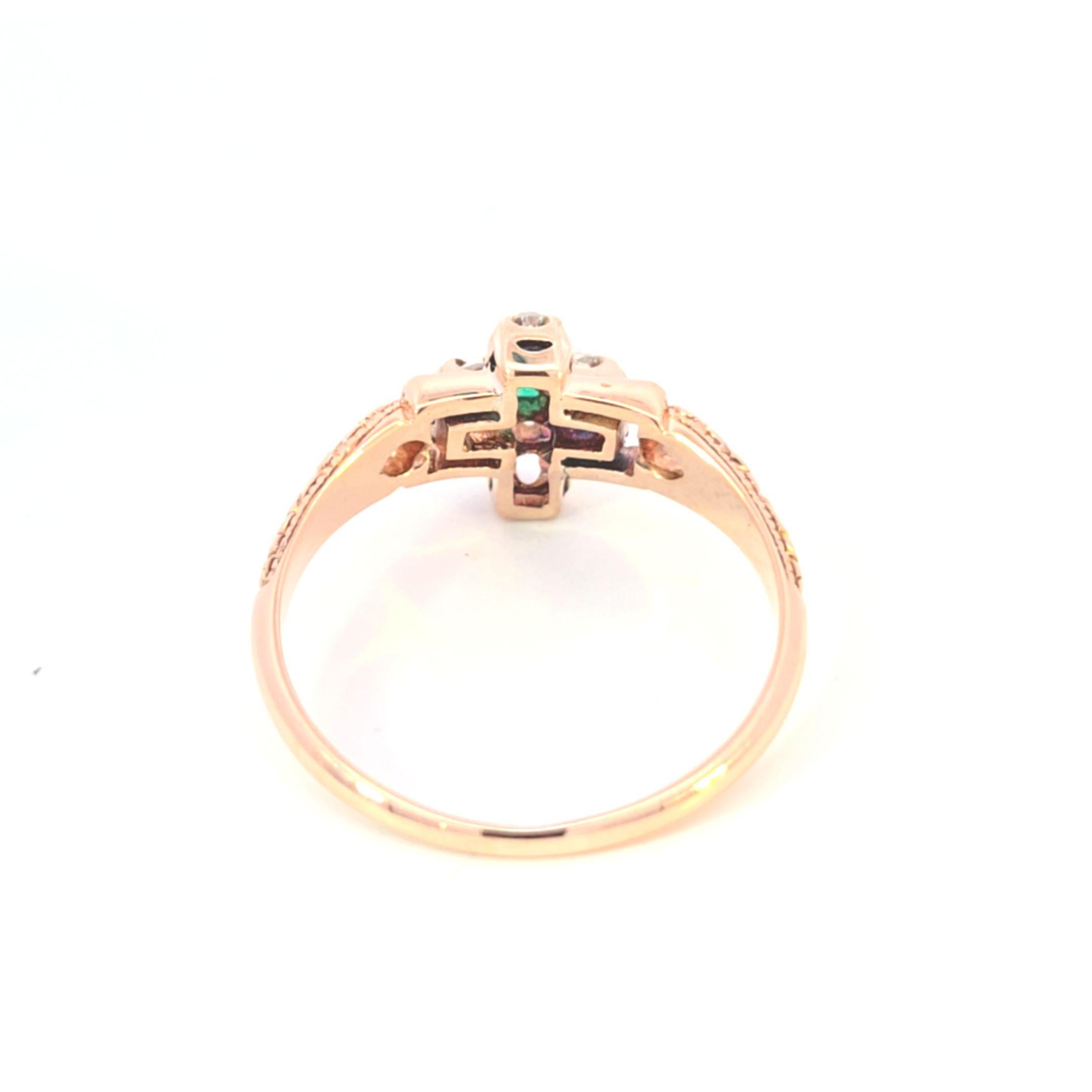 Vintage Yellow Gold Emerald Diamond Cross Ring In Good Condition For Sale In Dallas, TX
