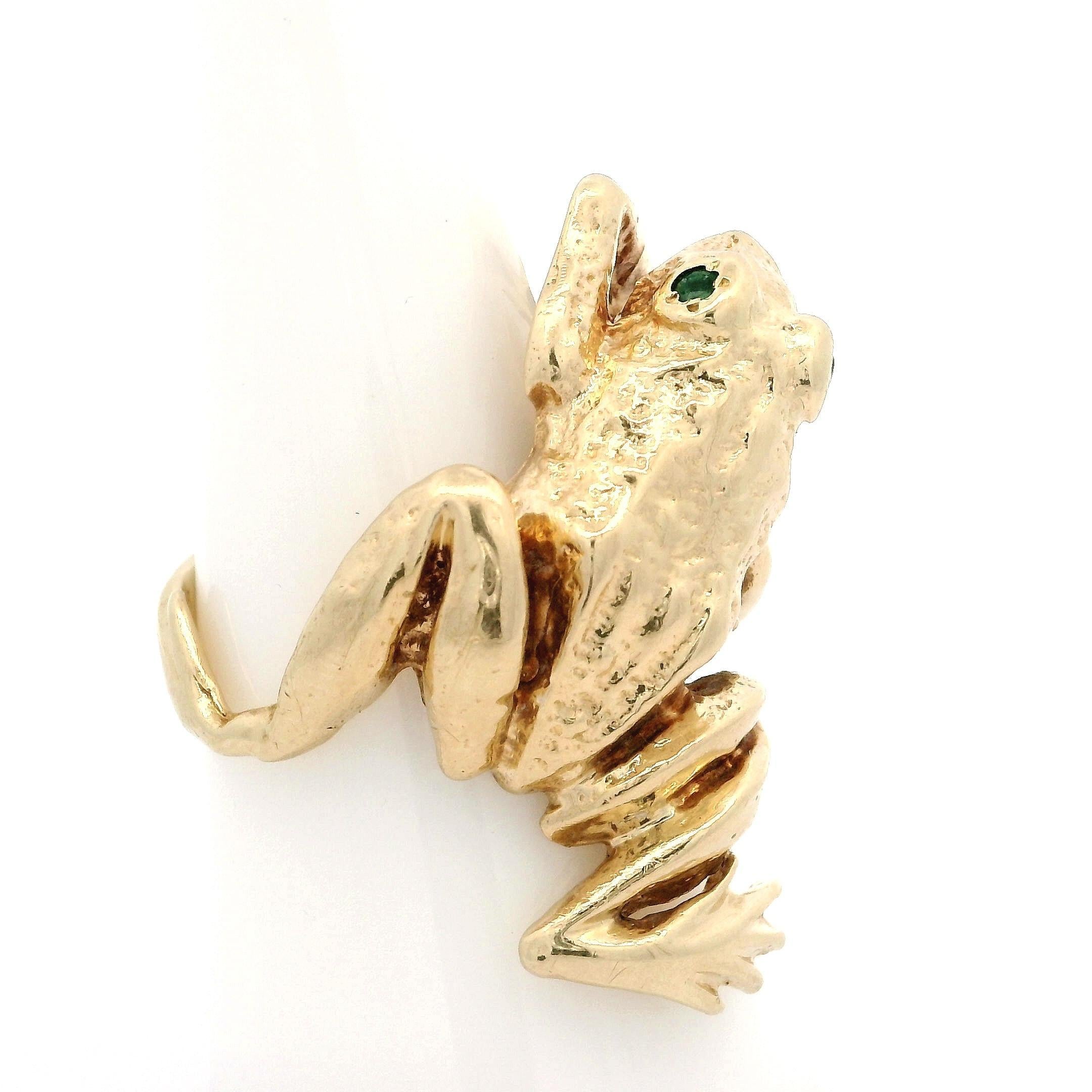 Vintage Yellow Gold Emerald Eyes Climbing Frog Wide Wrap Whimsical Ring For Sale 5