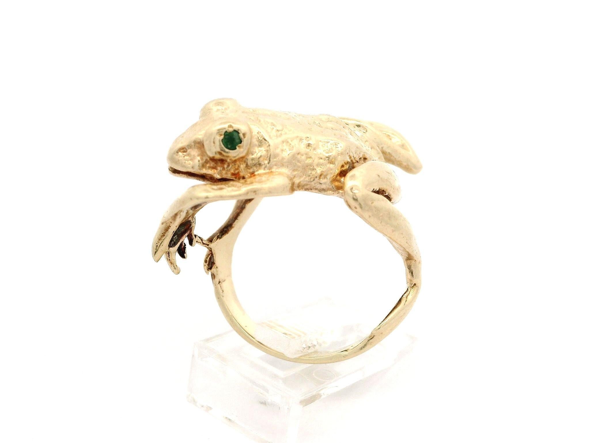 Vintage Yellow Gold Emerald Eyes Climbing Frog Wide Wrap Whimsical Ring For Sale 1