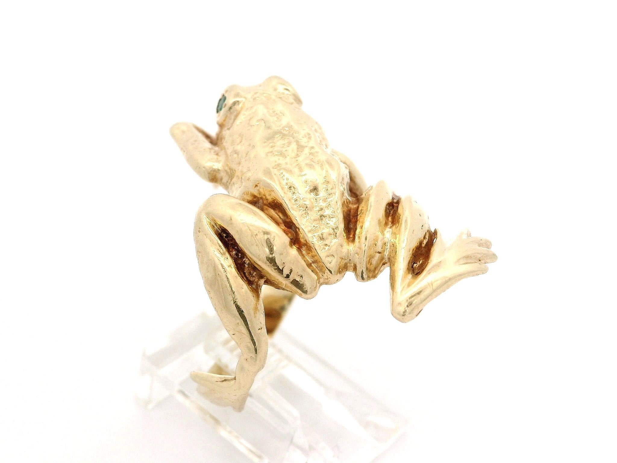 Vintage Yellow Gold Emerald Eyes Climbing Frog Wide Wrap Whimsical Ring For Sale 2
