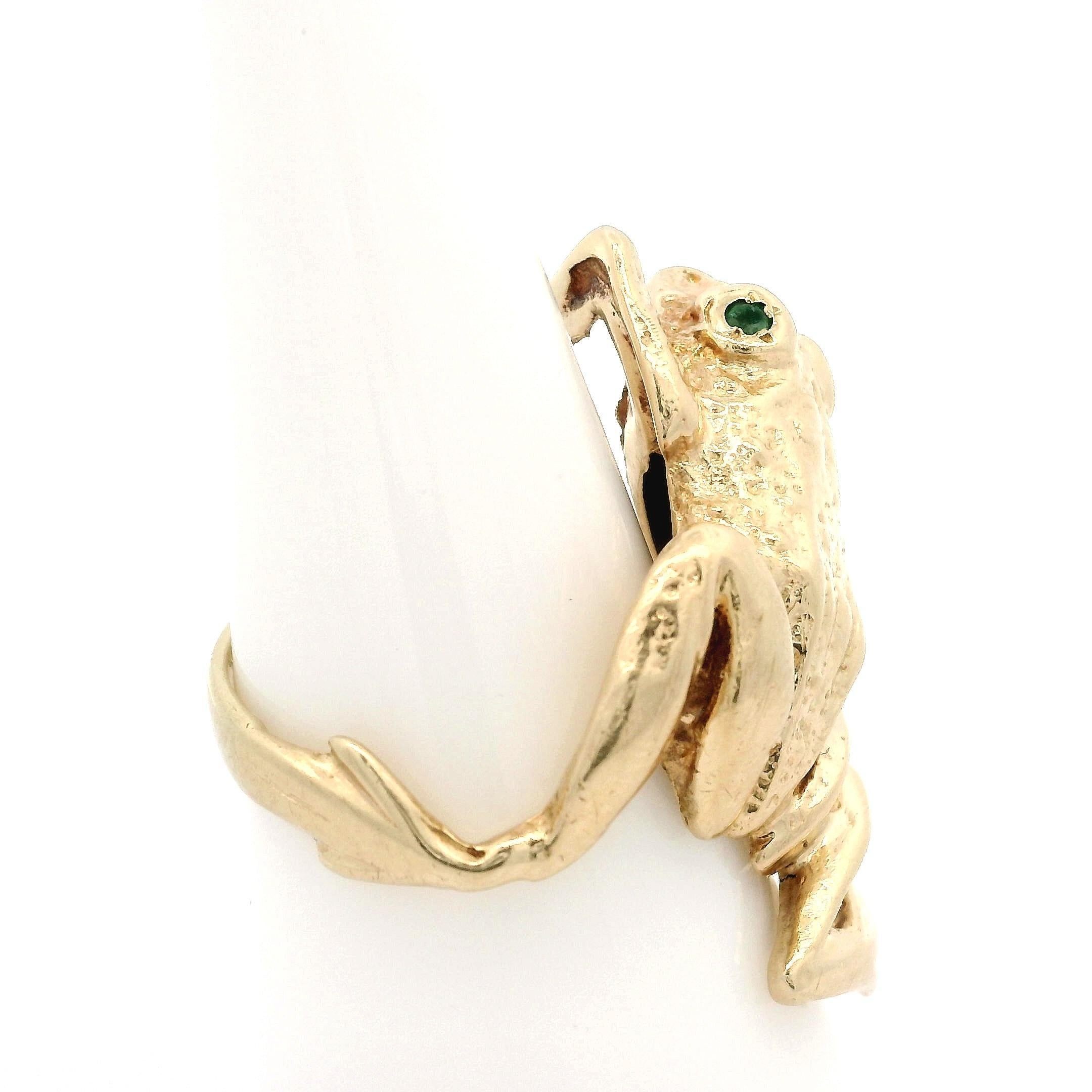 Vintage Yellow Gold Emerald Eyes Climbing Frog Wide Wrap Whimsical Ring For Sale 4