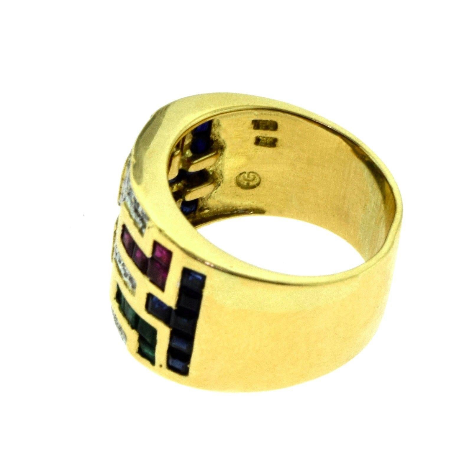 Anillo Vintage de Oro Amarillo con Esmeralda, Rubí, Zafiro y Diamante de Banda Ancha en Bueno estado para la venta en Miami, FL