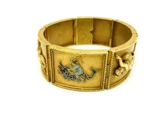 Bracelet vintage mythologique en or et émail