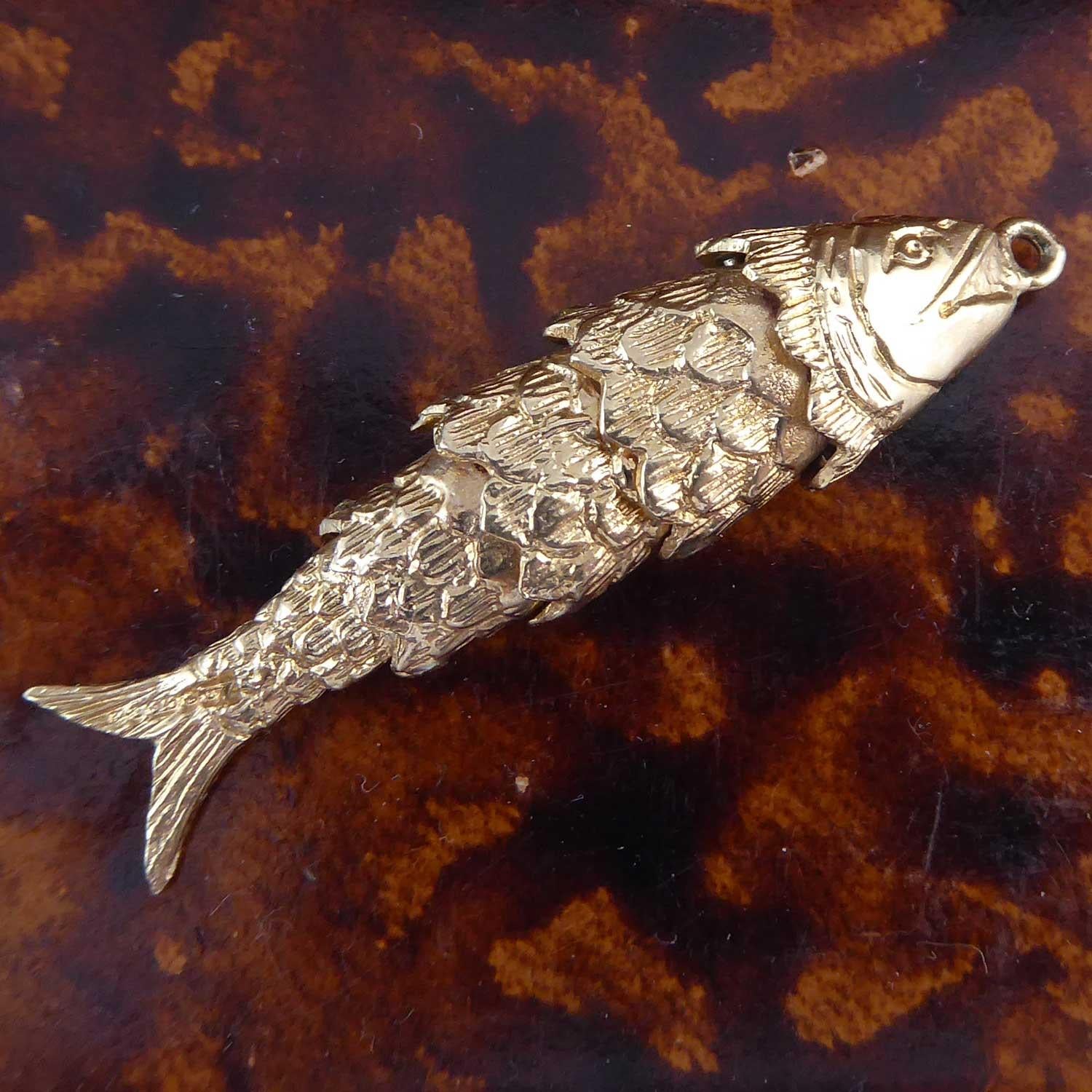Vintage Yellow Gold Fish Charm, Hallmarked, 1975 In Excellent Condition In Yorkshire, West Yorkshire