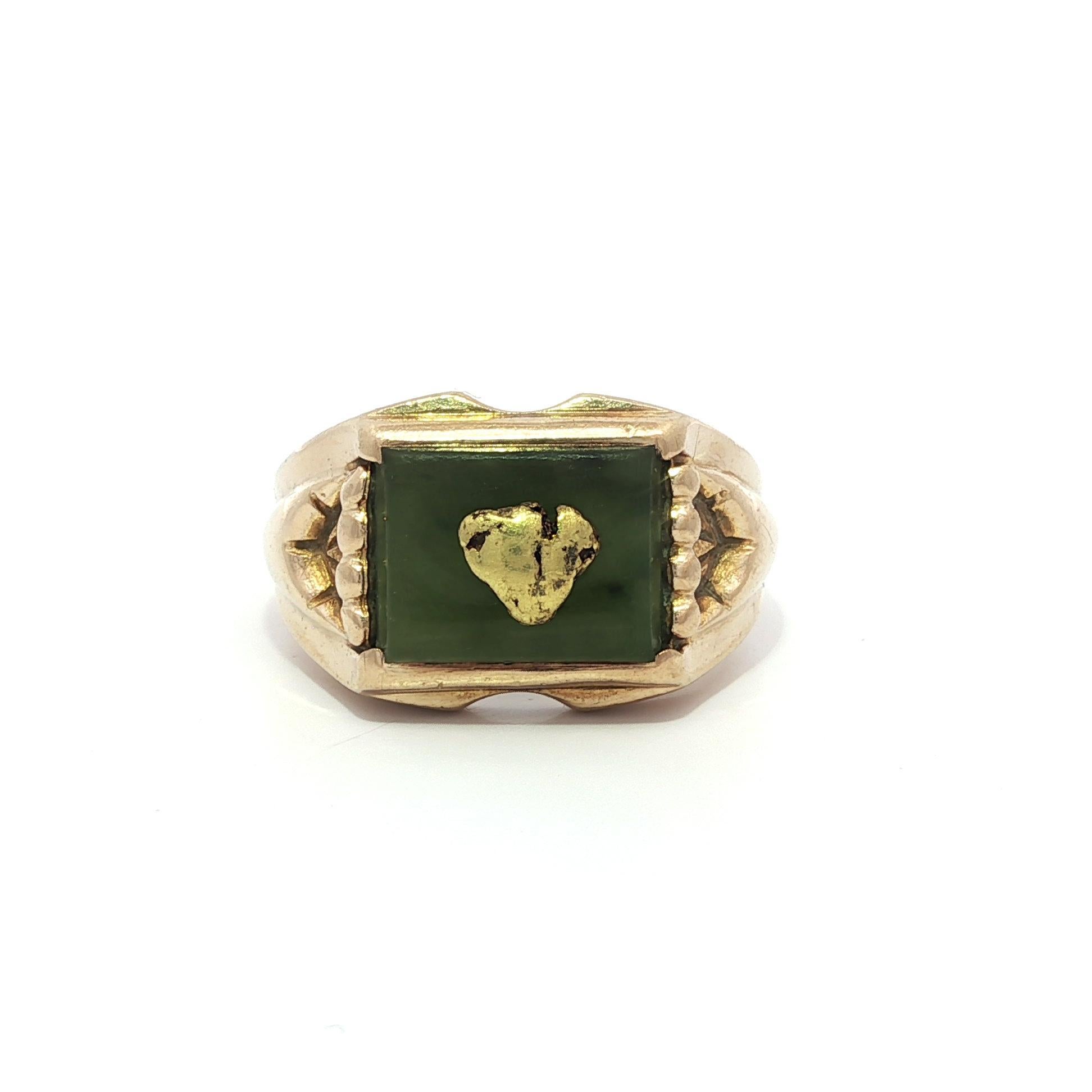 Vintage Gelbgold Grüner Jade w / Golden Nugget Center Men
s Band Ring
