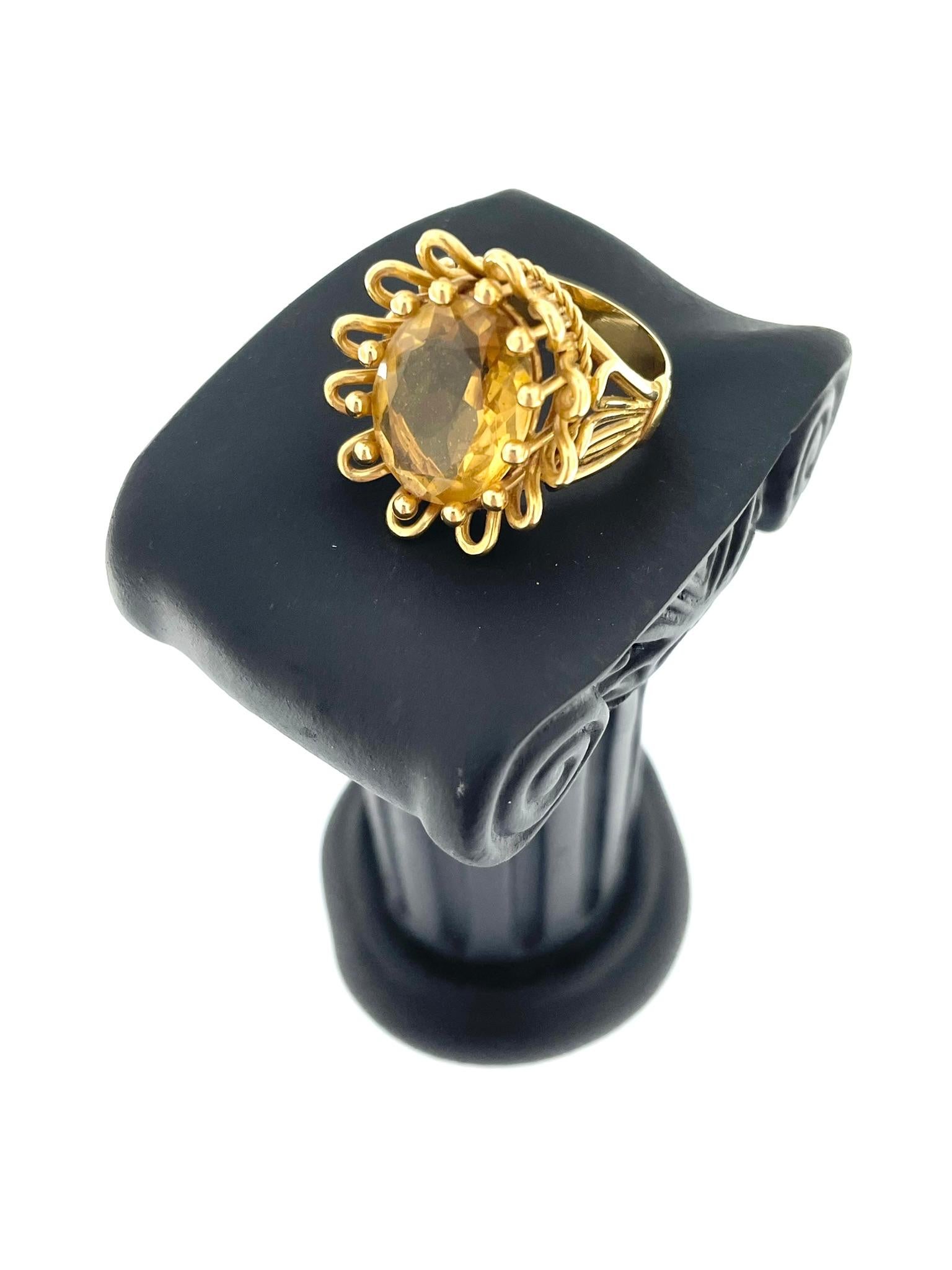 Vintage Yellow Gold Hand-Made French Ring with 11.00ct Citrine In Good Condition For Sale In Esch-Sur-Alzette, LU
