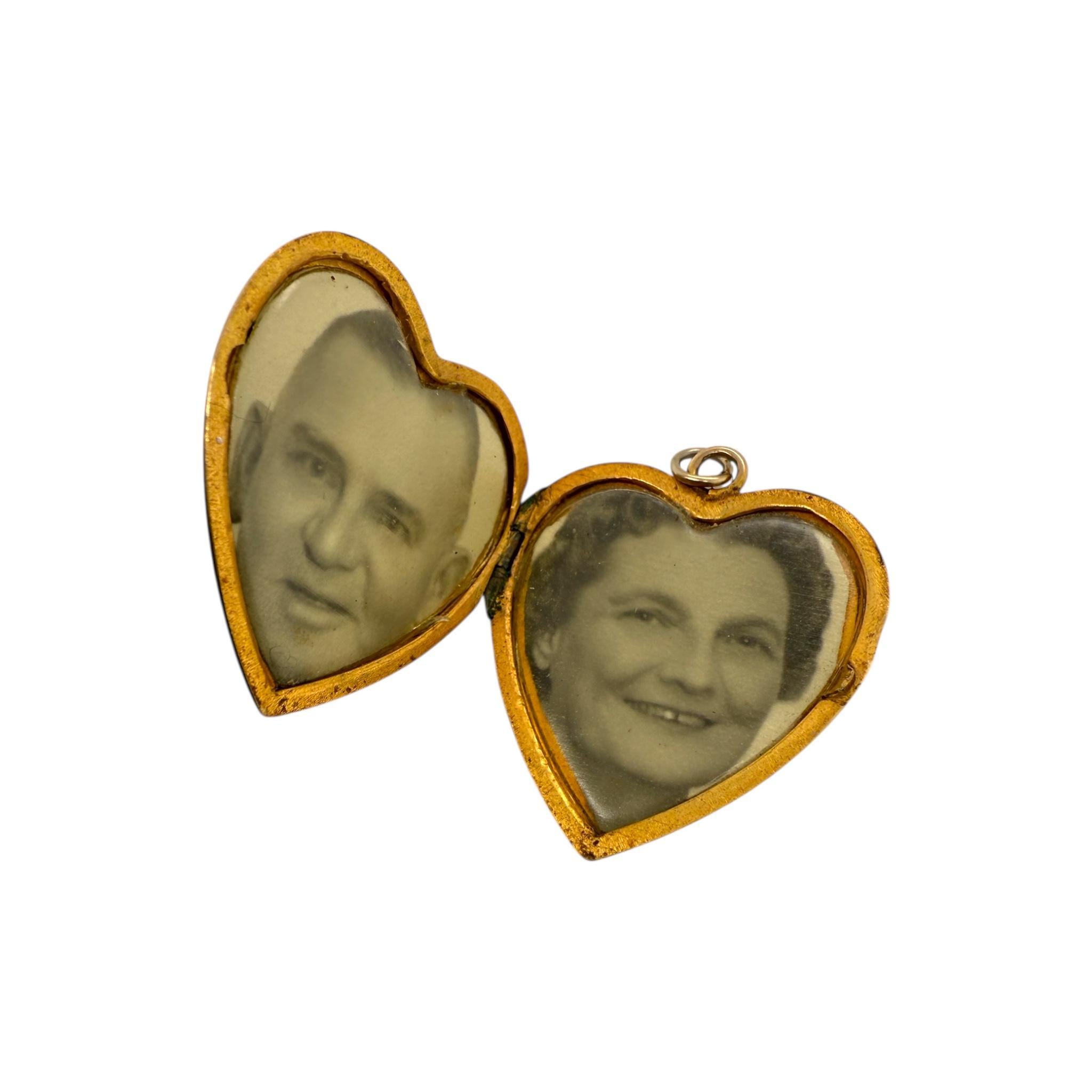 Pendentif pendentif coeur vintage en or jaune 1943 Pour femmes en vente