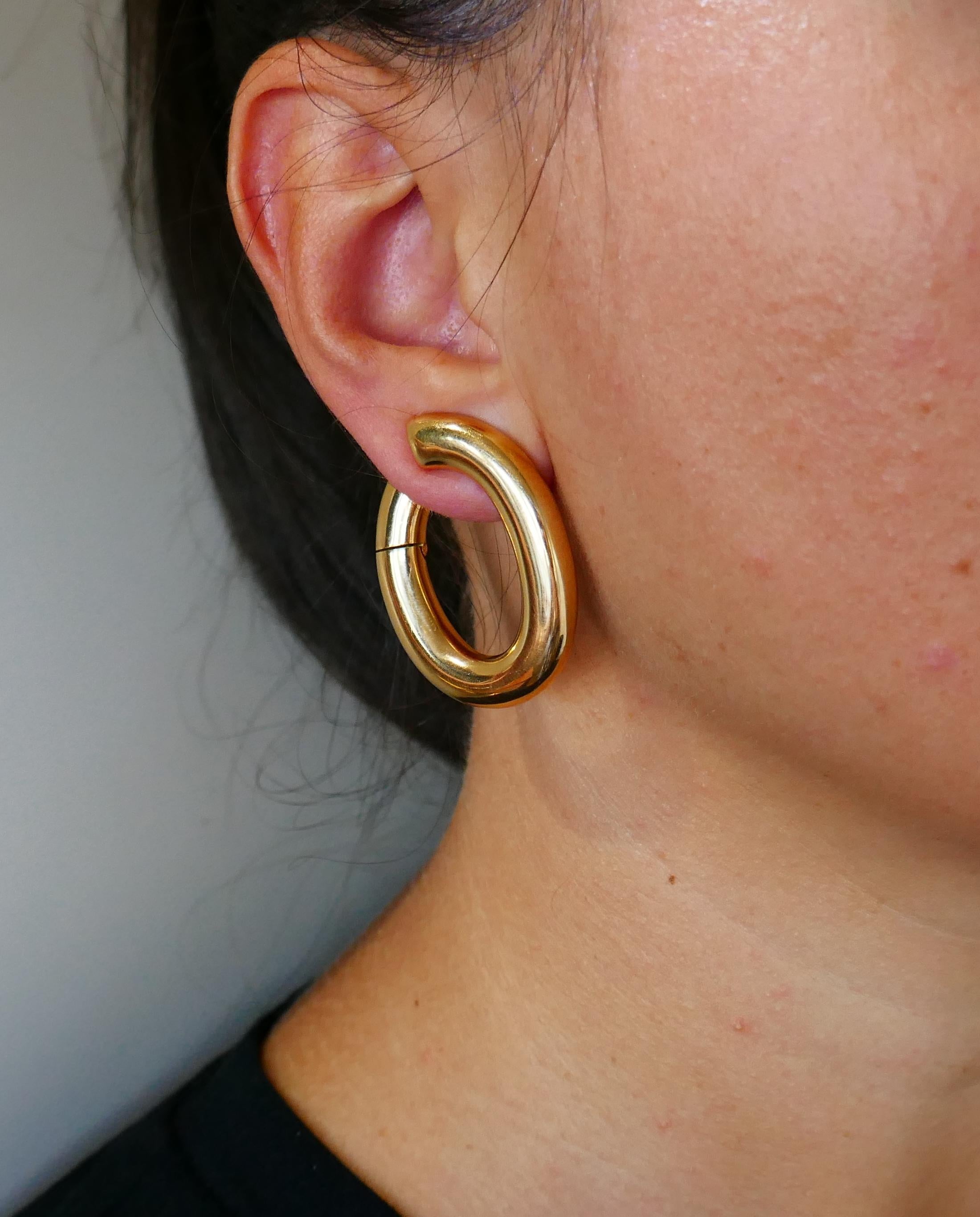 1980s hoop earrings