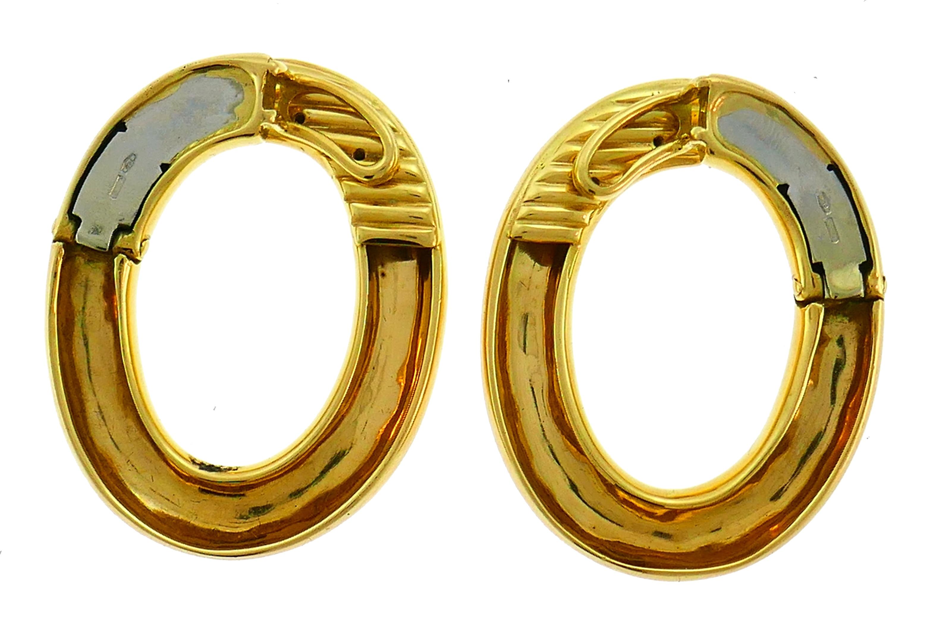 Vintage Yellow Gold Hoop Earrings Italy Clip-On, 1980s In Good Condition In Beverly Hills, CA