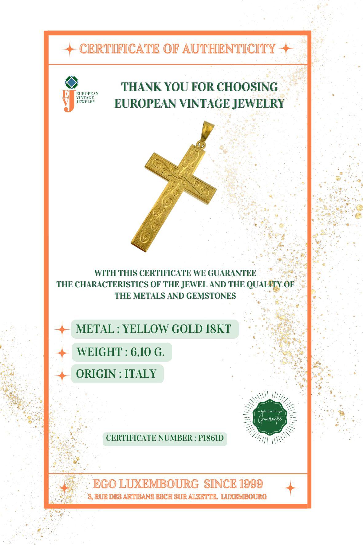 Croix italienne vintage en or jaune avec motif de feuilles en vente 3