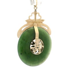 Colgante de oro amarillo vintage con símbolo chino en forma de disco de jade con textura y enganche