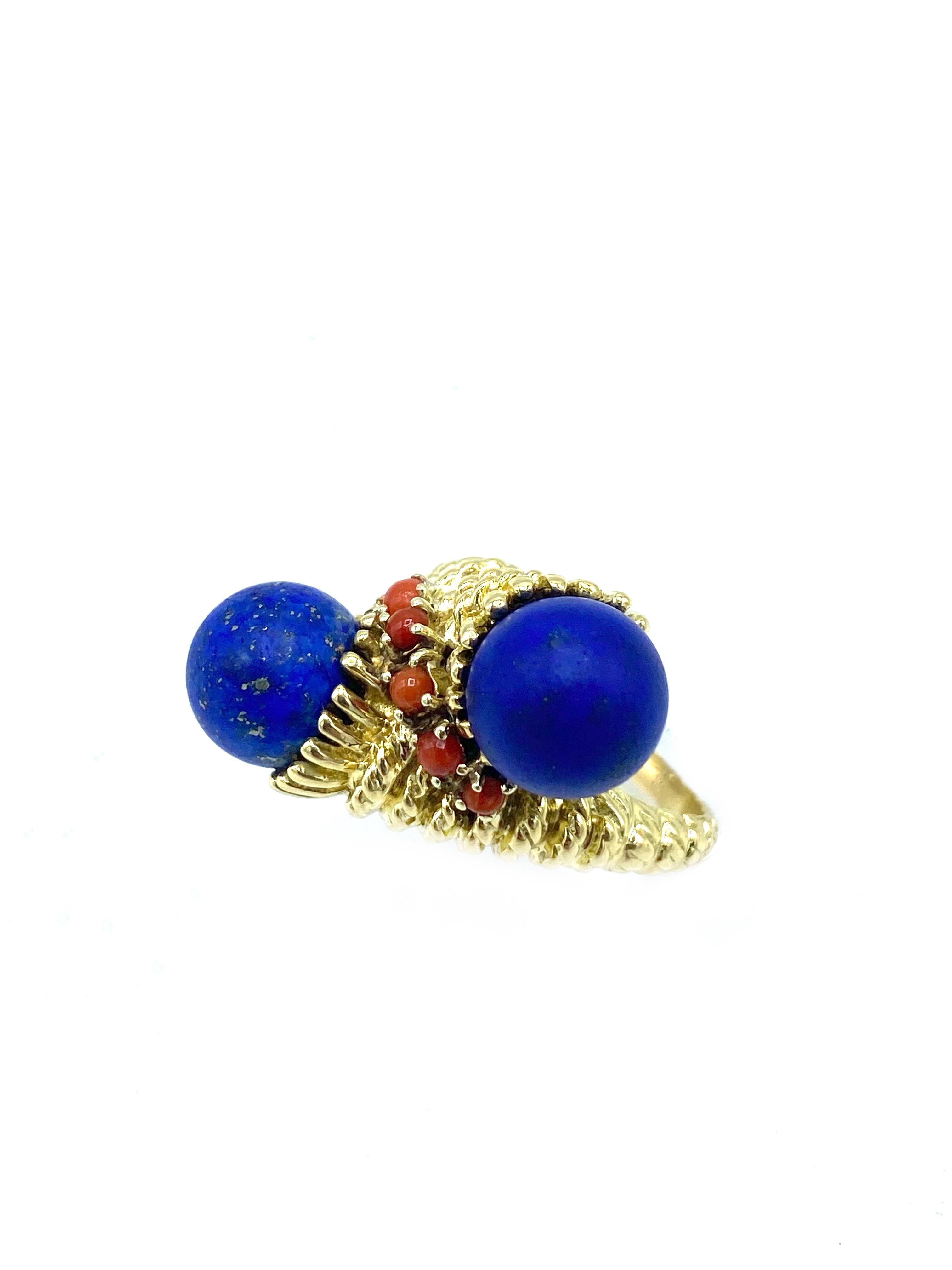  Product details:

The ring is made out of 18 karat yellow gold, featuring twisted robe finish; lapis and coral.

Measurements: 1