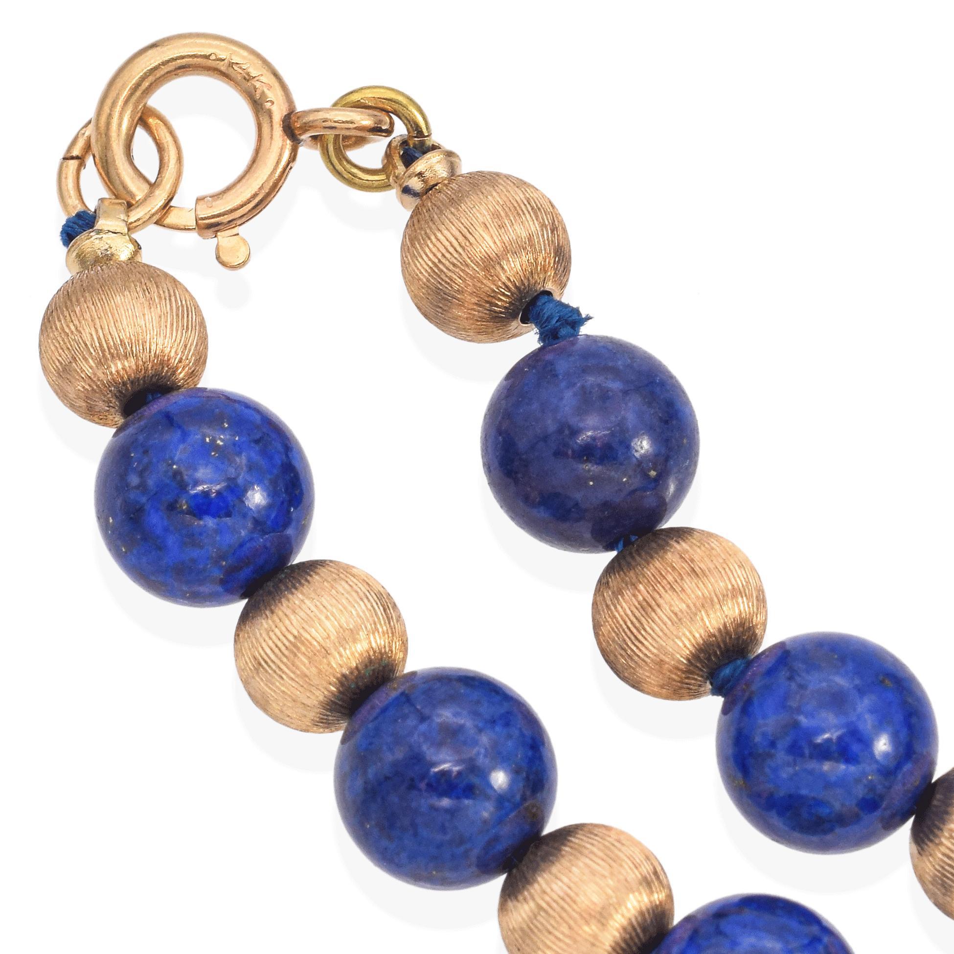 Collana lunga di perline d'epoca in oro giallo con lapislazzuli In condizioni buone in vendita a New York, NY