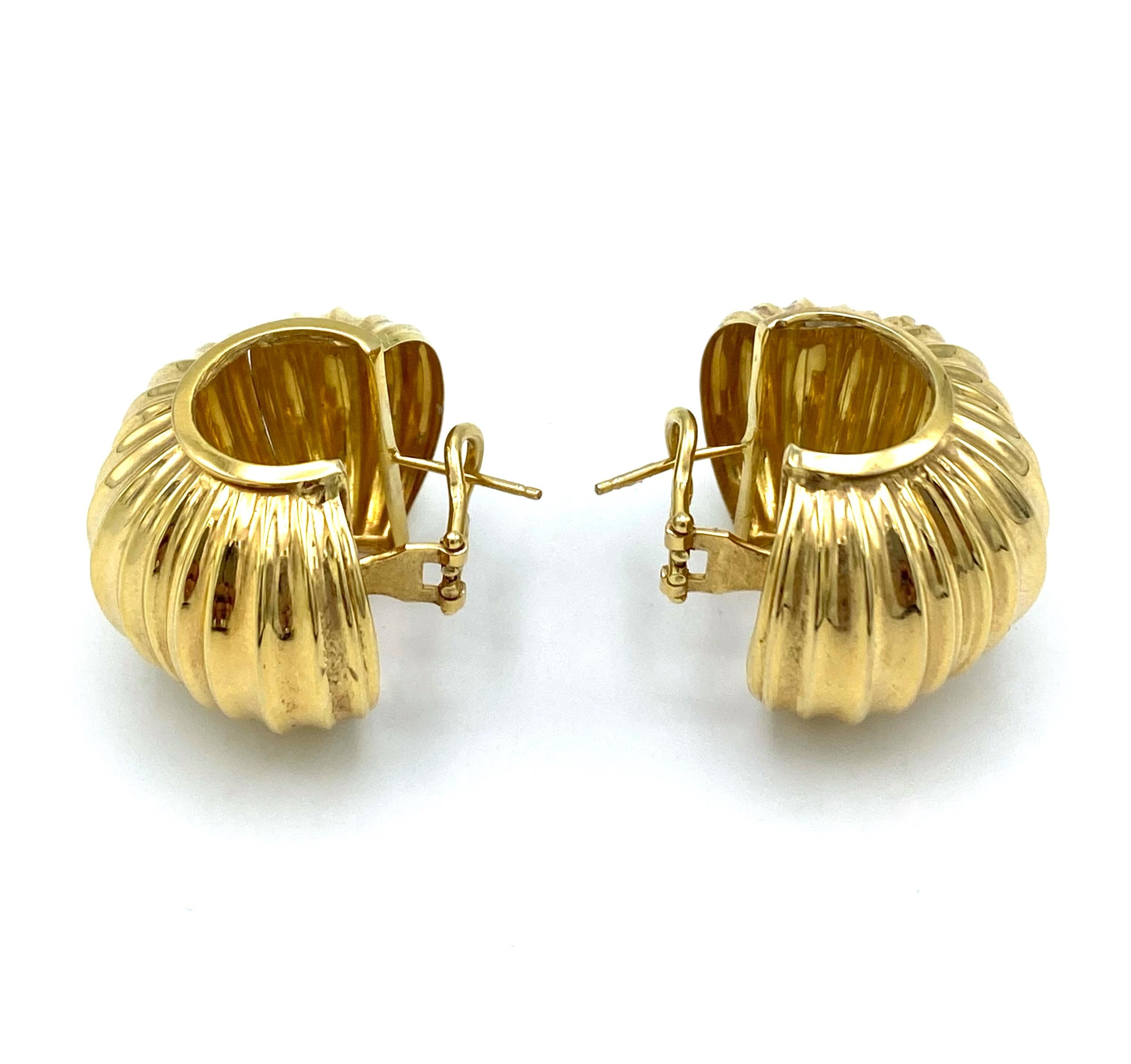 Vintage Yellow Gold Large & Wide Hoop Earrings In Excellent Condition In Beverly Hills, CA
