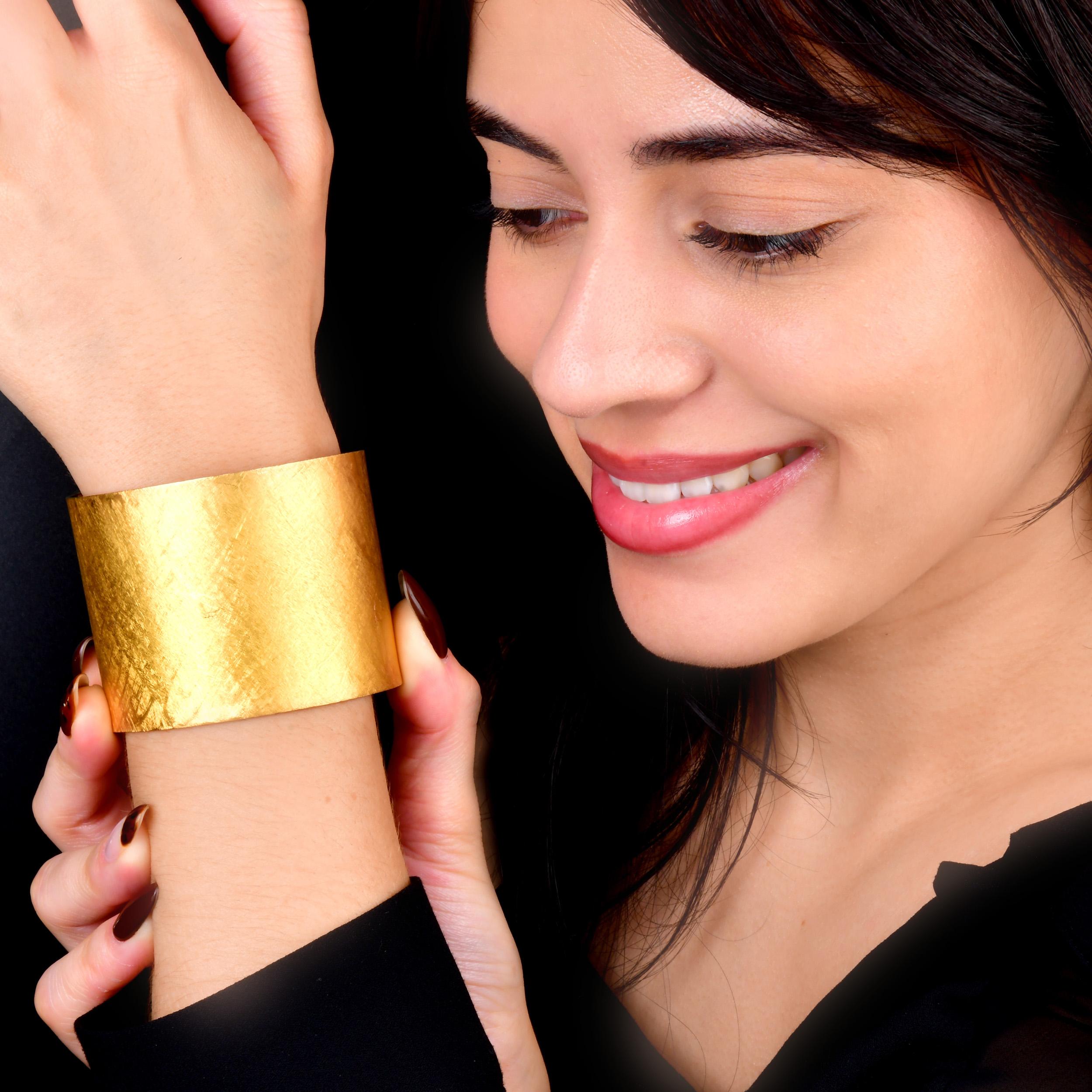 Vintage Gelbgold große breite texturierte Goldmanschette Armband im Angebot 5