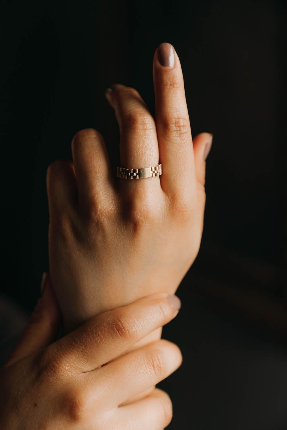 This stylish retro-inspired gold ring is guaranteed to be your new favorite statement piece! This delicate ring is made from 14 kt yellow gold little bricks that are interconnected in three rows and looks like a neat link chain. 

The band is made