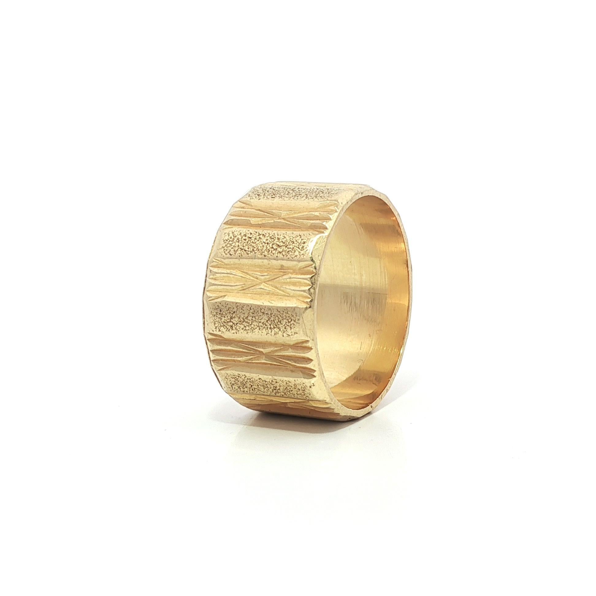 Vintage Gelbgold matt & Diamantschliff Finish 9,8mm breit Zigarre Band Ring sz 5,5 im Zustand „Gut“ im Angebot in Montclair, NJ