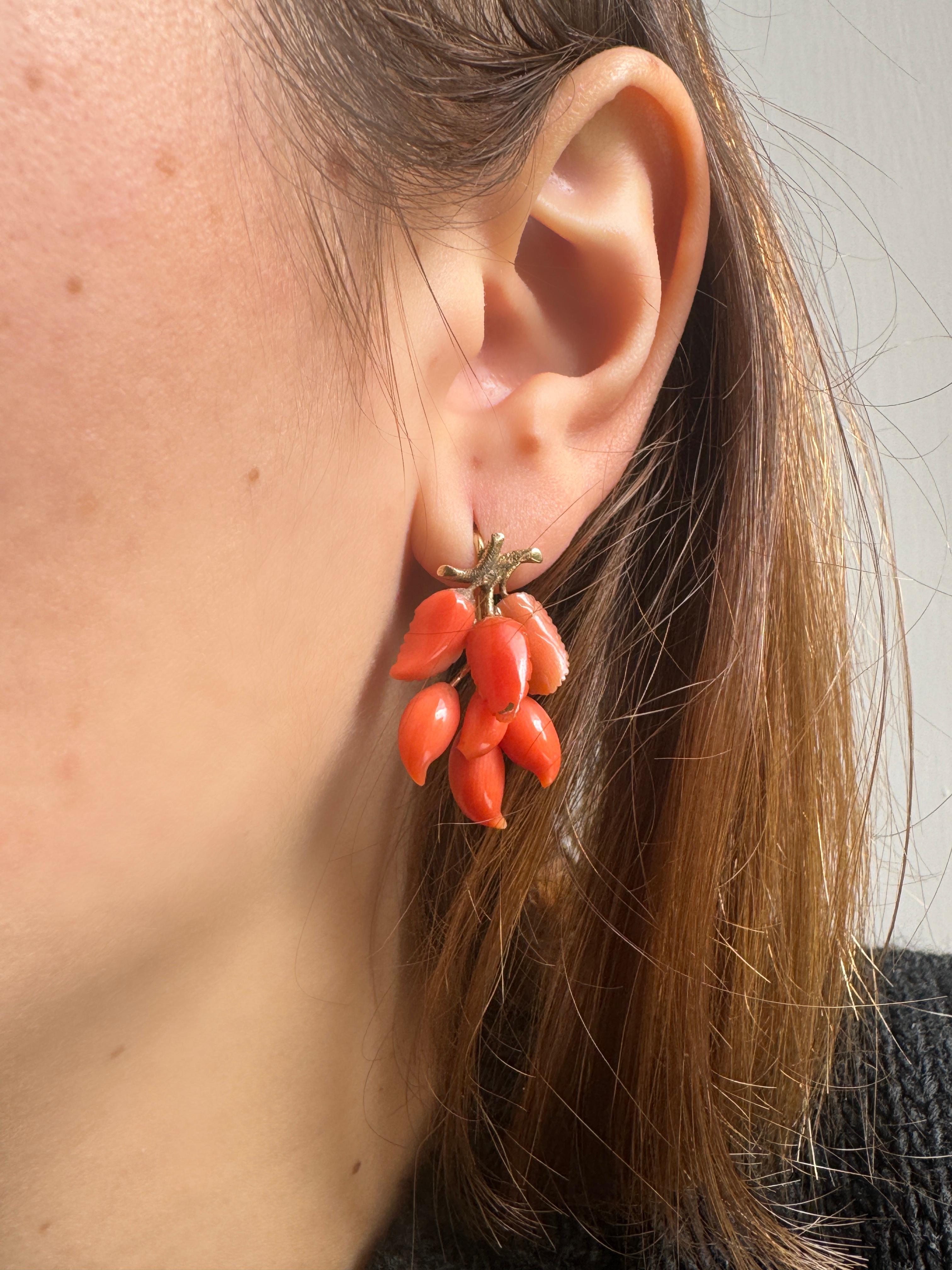 Vintage Yellow Gold mid 1800s South Italy Coral Drop Earrings For Sale 4
