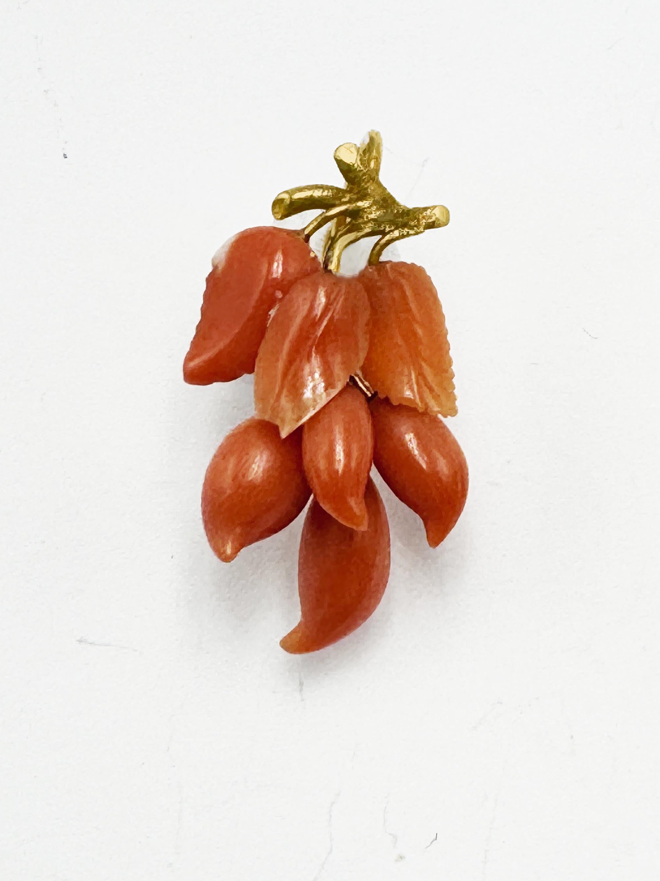 Vintage Yellow Gold mid 1800s South Italy Coral Drop Earrings For Sale 3