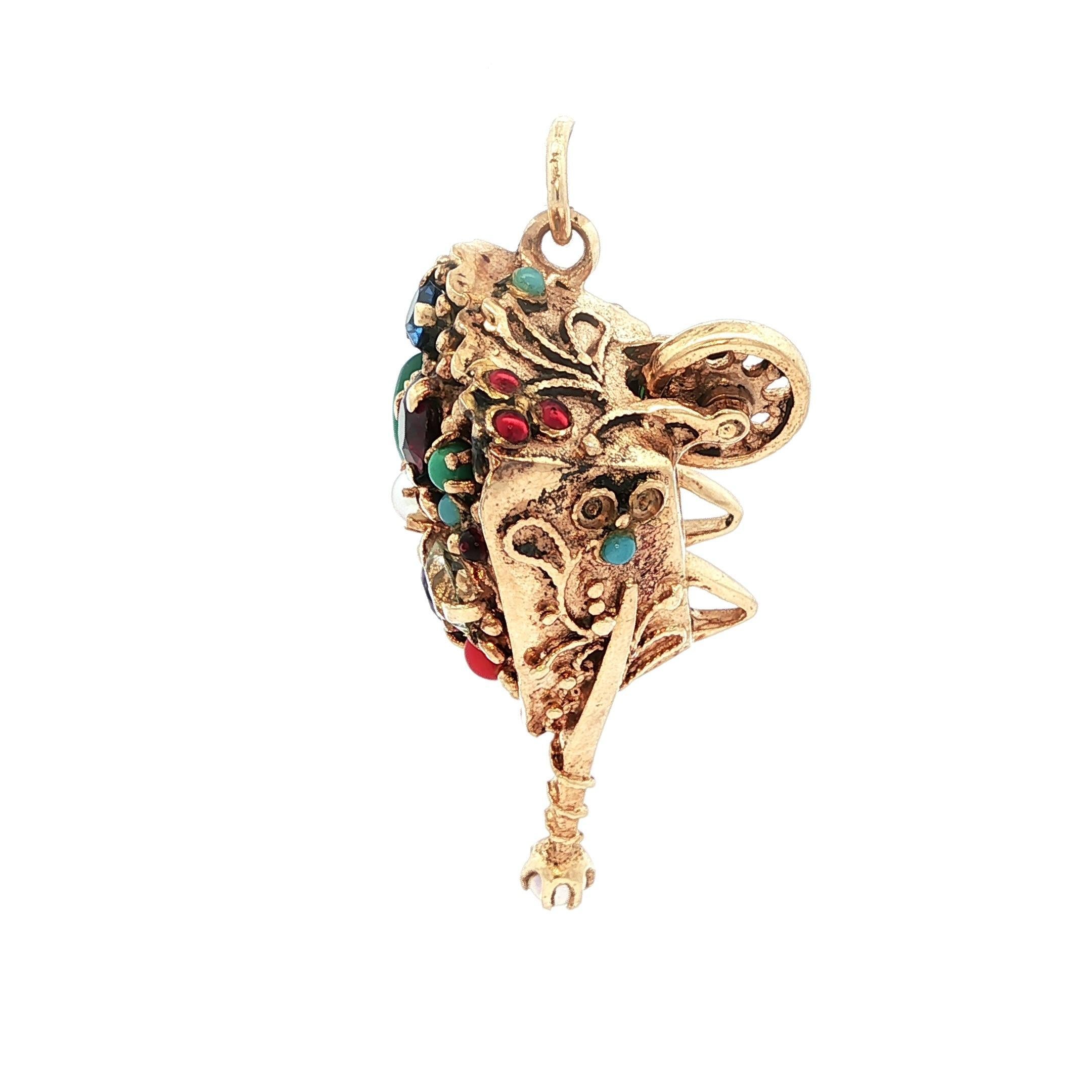 Pendentif Brouette Fonctionnelle en or jaune Vintage multi pierres en vente 3
