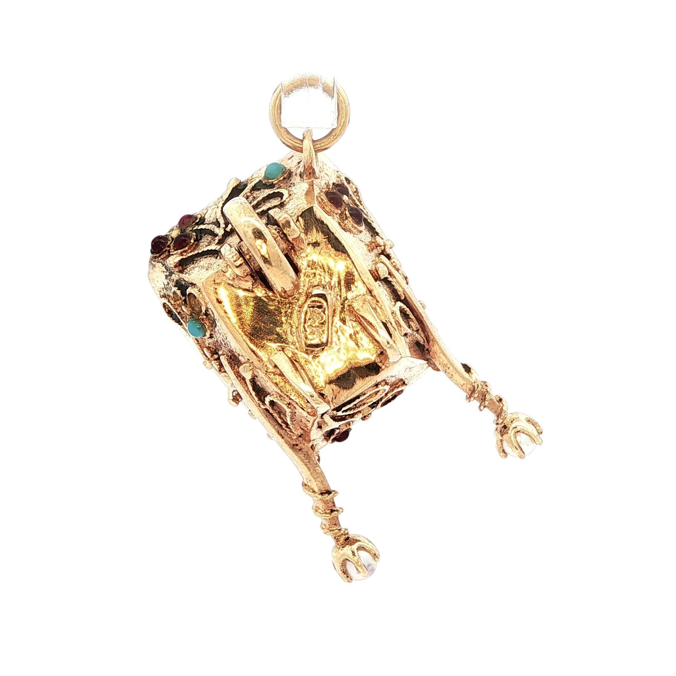 Pendentif Brouette Fonctionnelle en or jaune Vintage multi pierres en vente 4