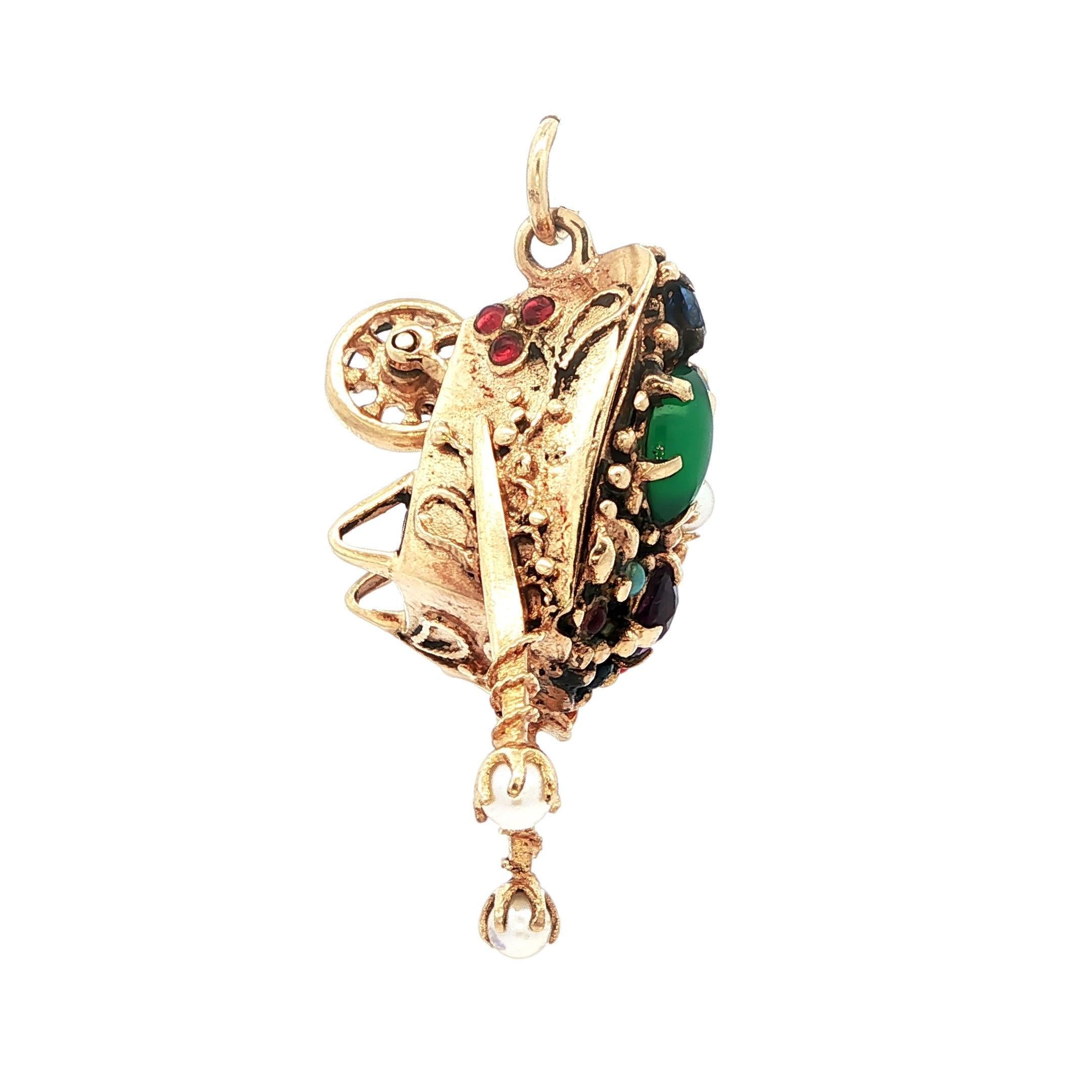 Pendentif Brouette Fonctionnelle en or jaune Vintage multi pierres en vente 5