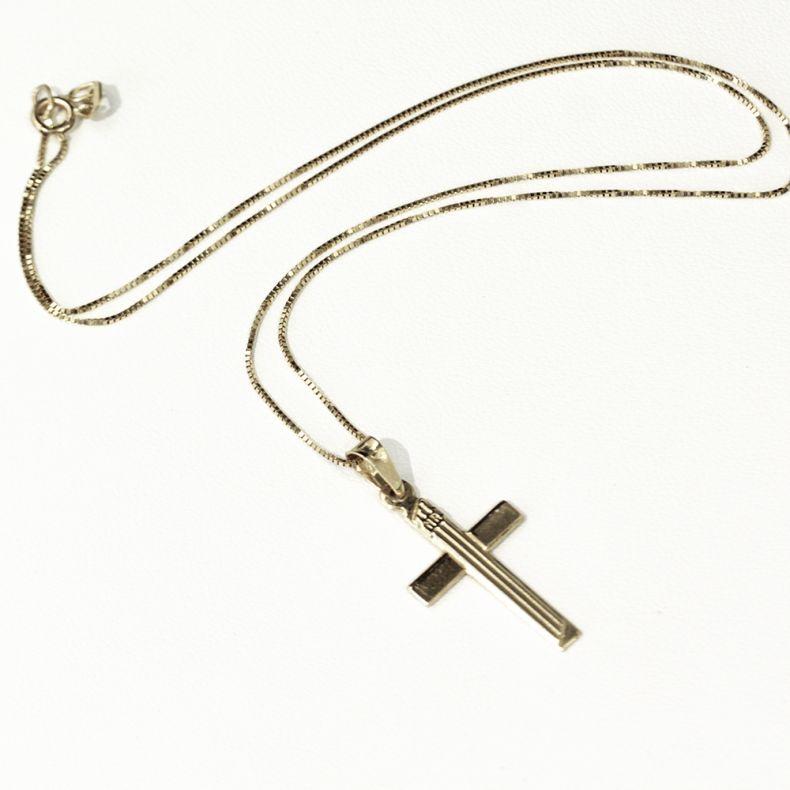 Women's Vintage Yellow Gold Necklace, Cross design. For Sale