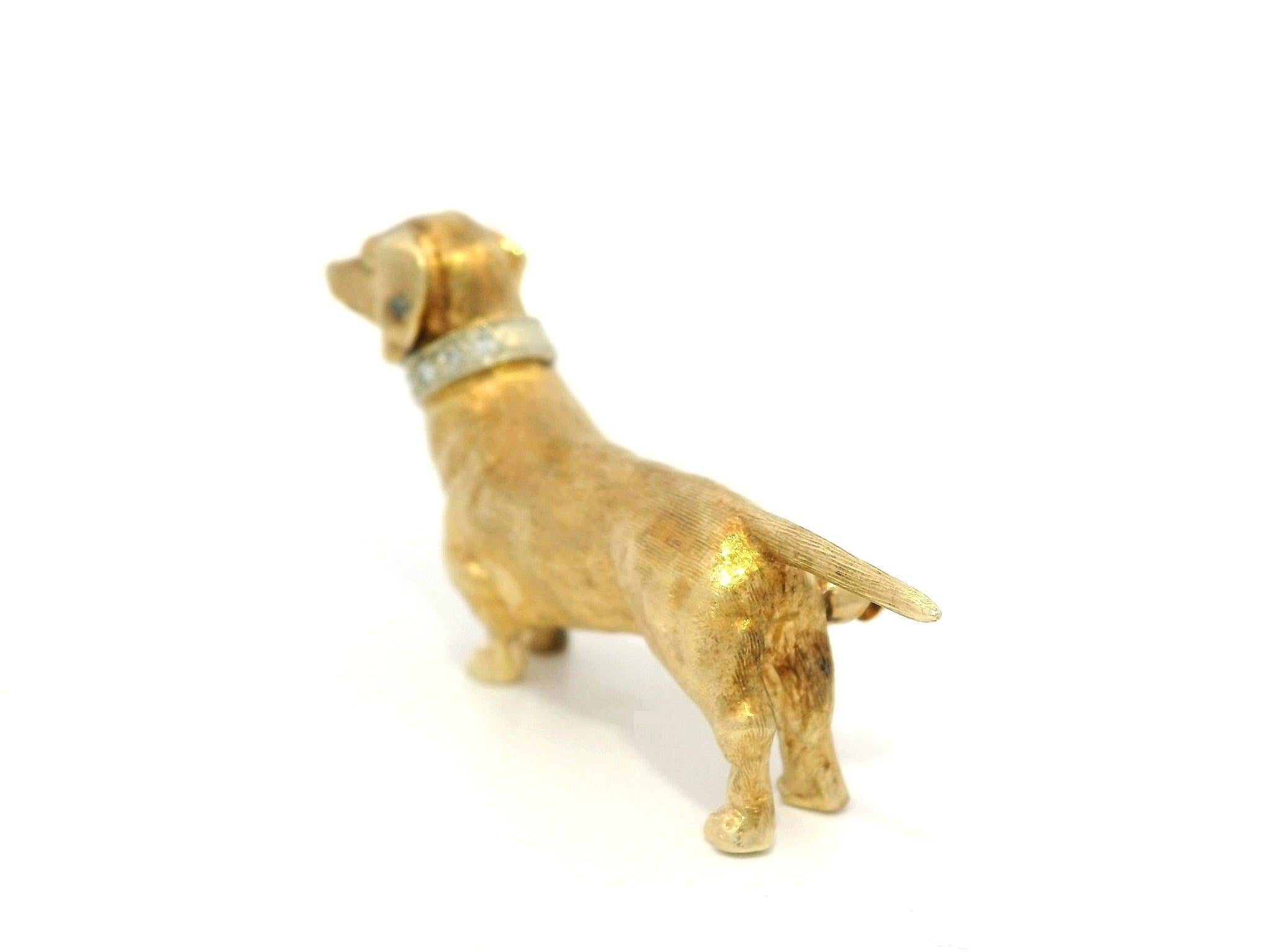 Broche Perro Teckel Vintage Oro Amarillo Viejo Diamante Textura Detallada en Bueno Estado en Montclair, NJ