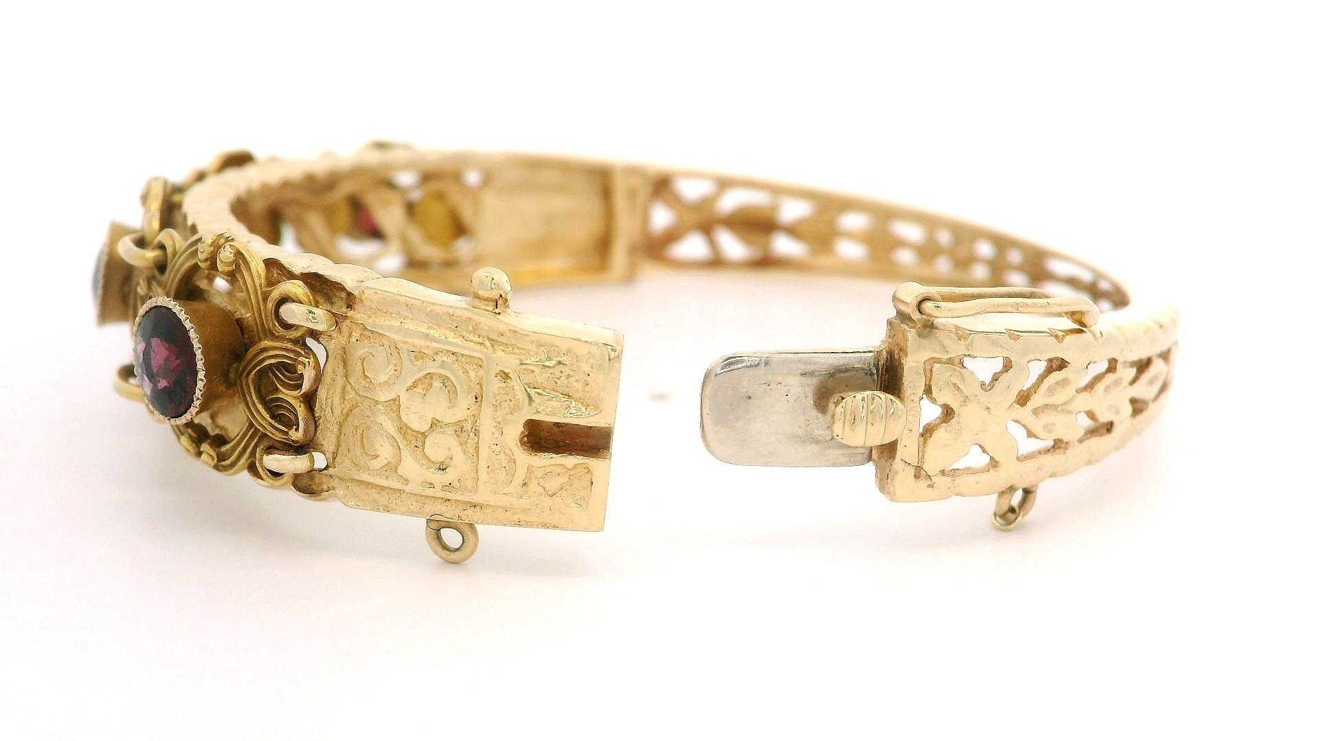 Vintage Yellow Gold Old Round Garnet Textured Open Work Hinged Bangle Bracelet For Sale 4