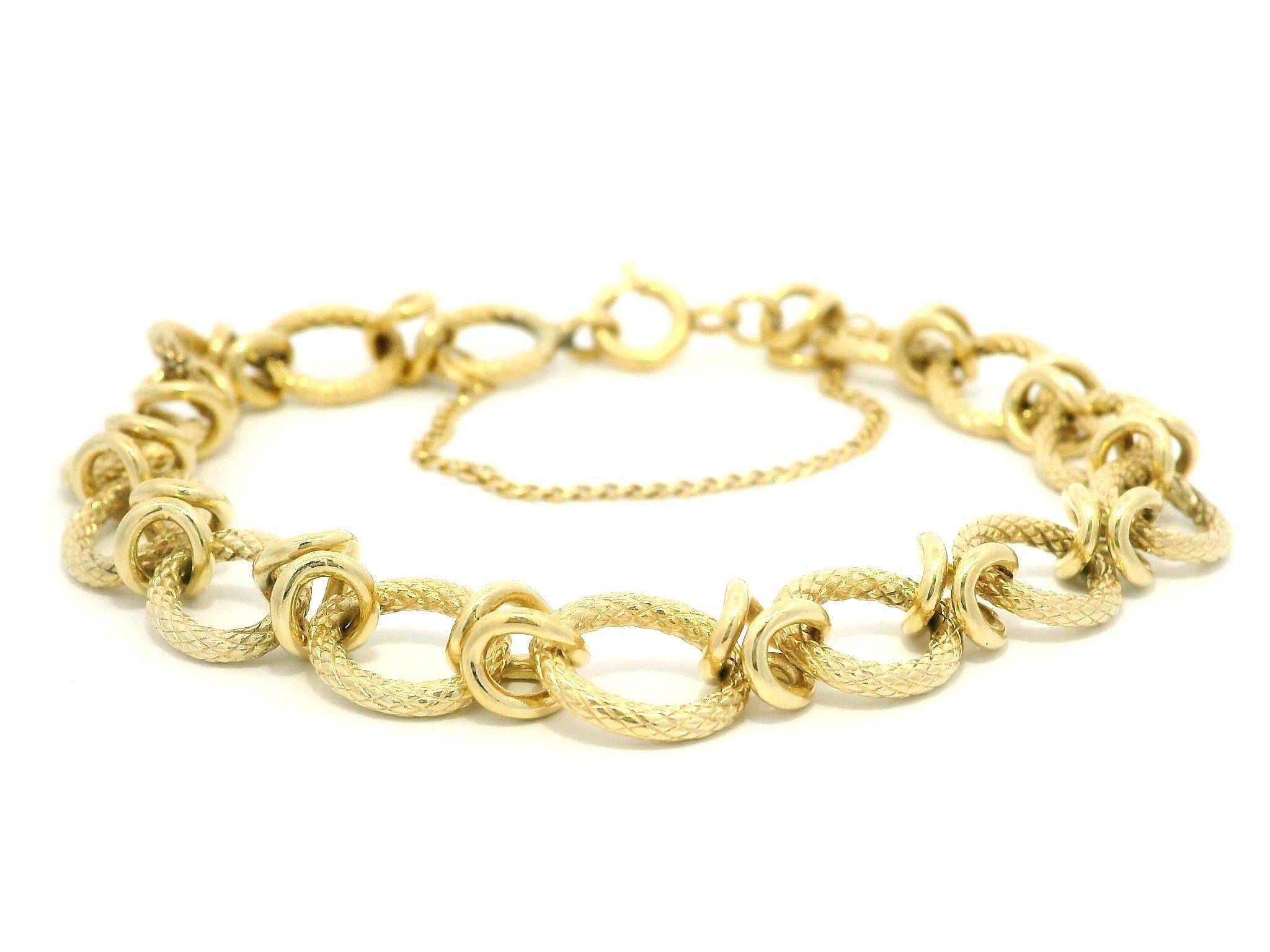 Donna Bracciale d'epoca in oro giallo aperto ovale con pelle di serpente e stazione a spirale A Link in vendita