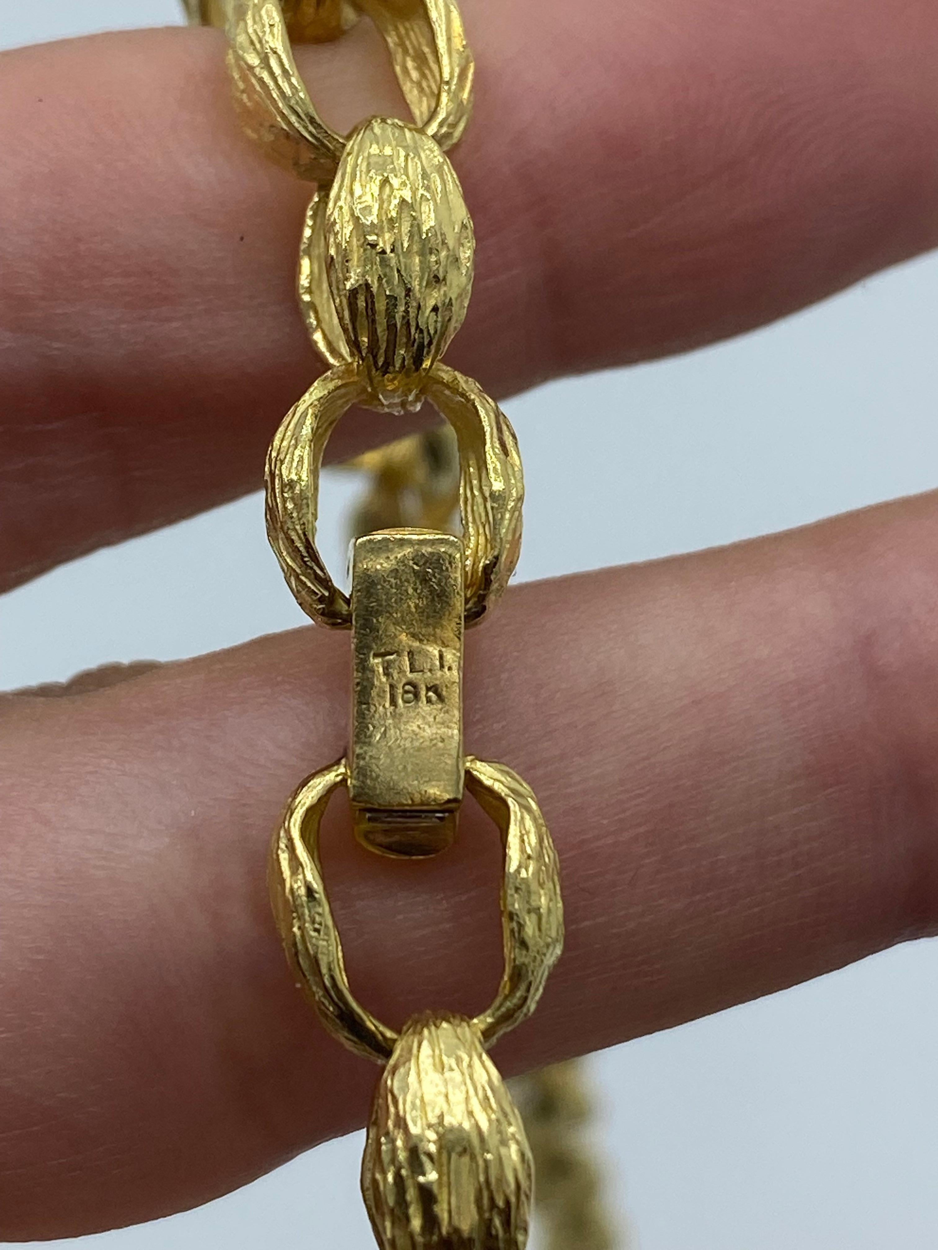 Ovale Gliederkette aus Gelbgold mit Anhänger und Brosche  für Damen oder Herren im Angebot