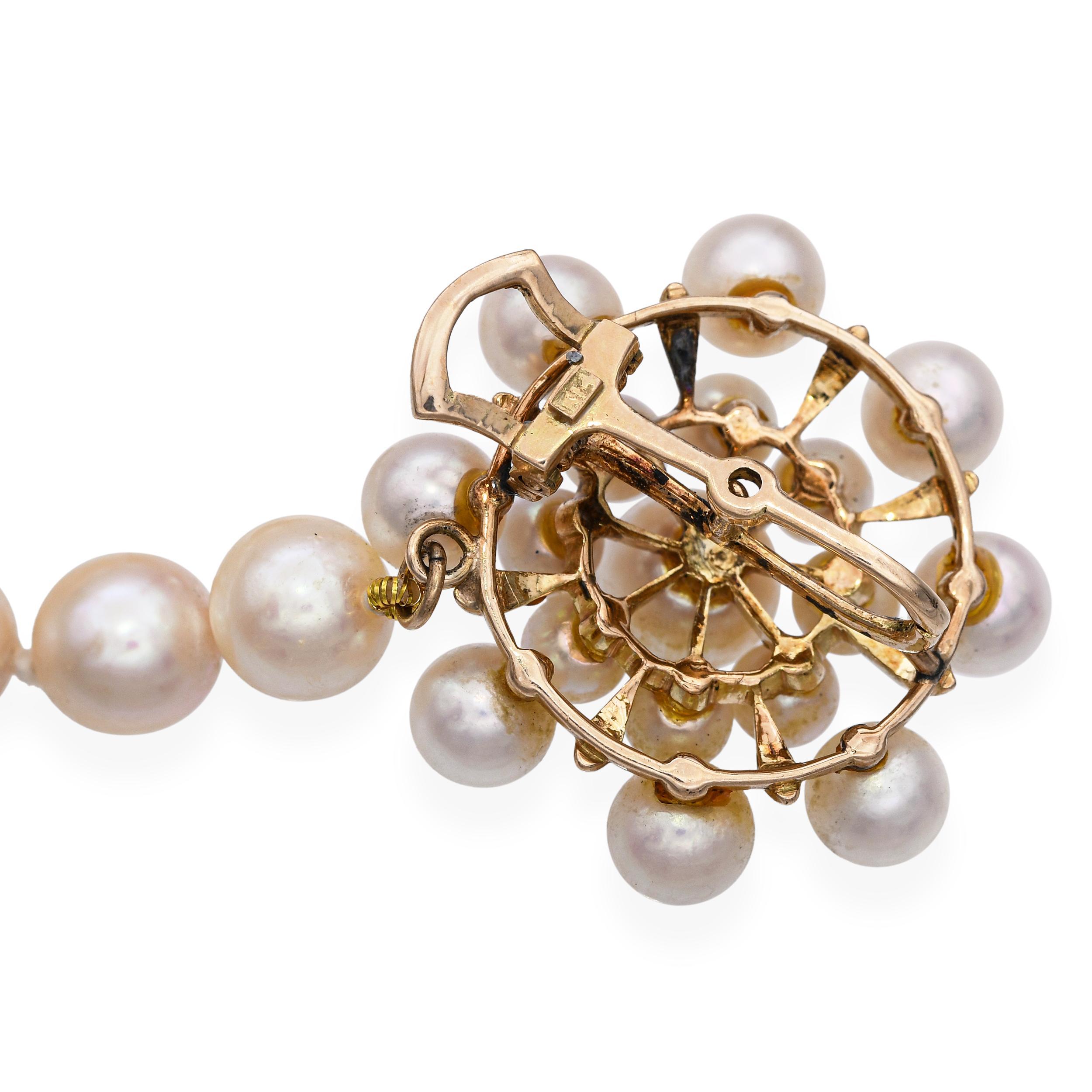 da uomo o donna Collana Lariat d'epoca in oro giallo con fili di perle e chiusura a grappolo floreale in vendita