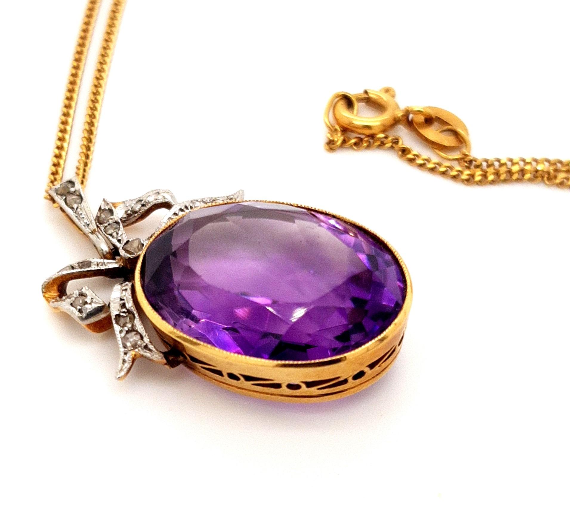 Vintage Yellow Gold Pendant Necklace with Amethyst and Rose Cut Diamonds In Excellent Condition For Sale In Antwerp, BE