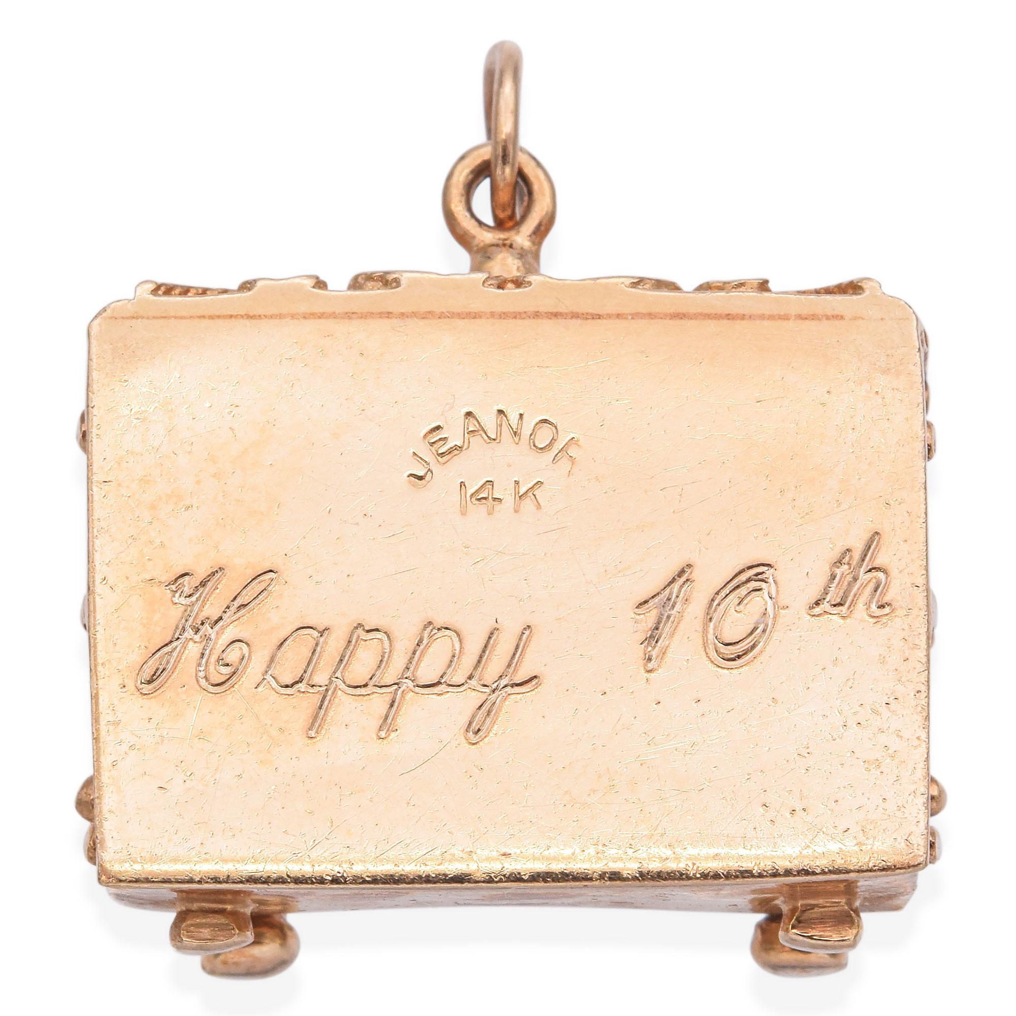 Vintage Yellow Gold Piano Charm In Good Condition For Sale In New York, NY