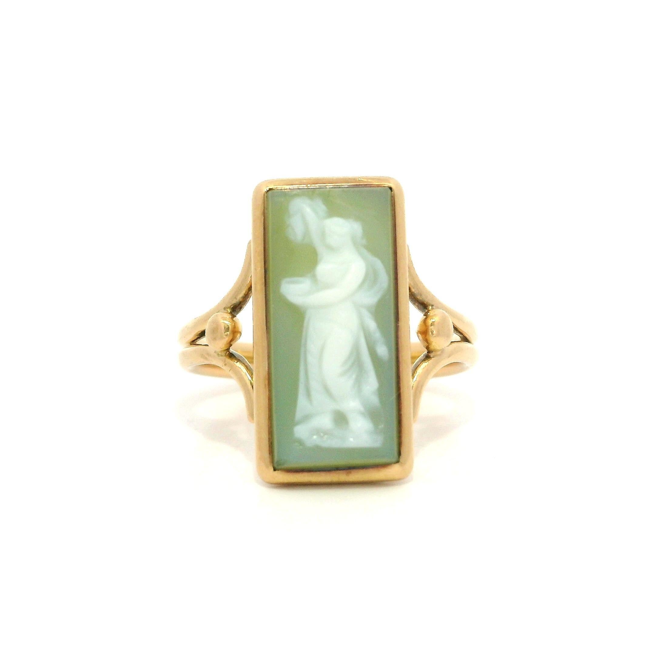 Oro giallo Vintage By  Anello da cocktail rettangolare con Petite Cameo verde intagliato