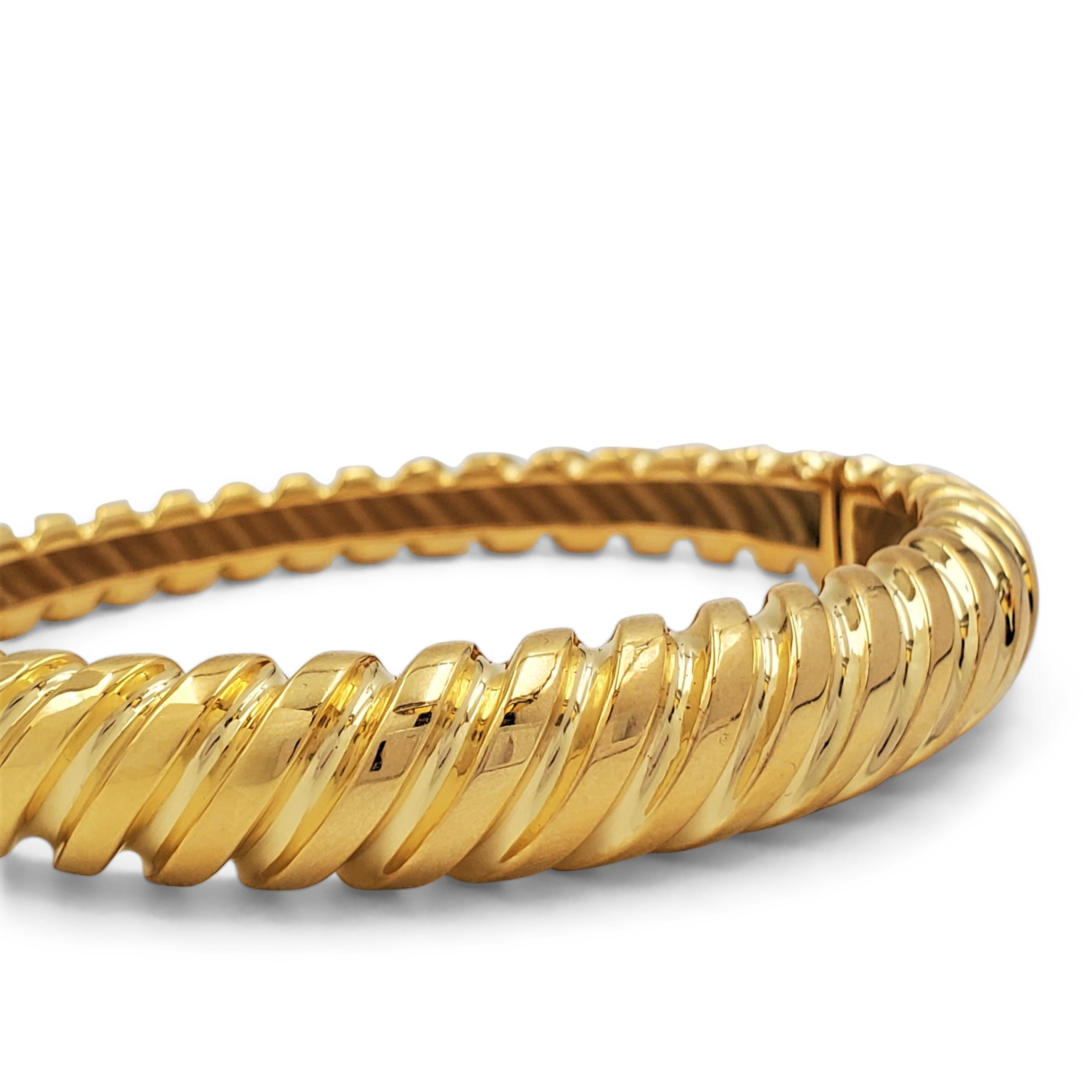 Vintage Yellow Gold Ribbed Bangle Bracelet In Excellent Condition In New York, NY