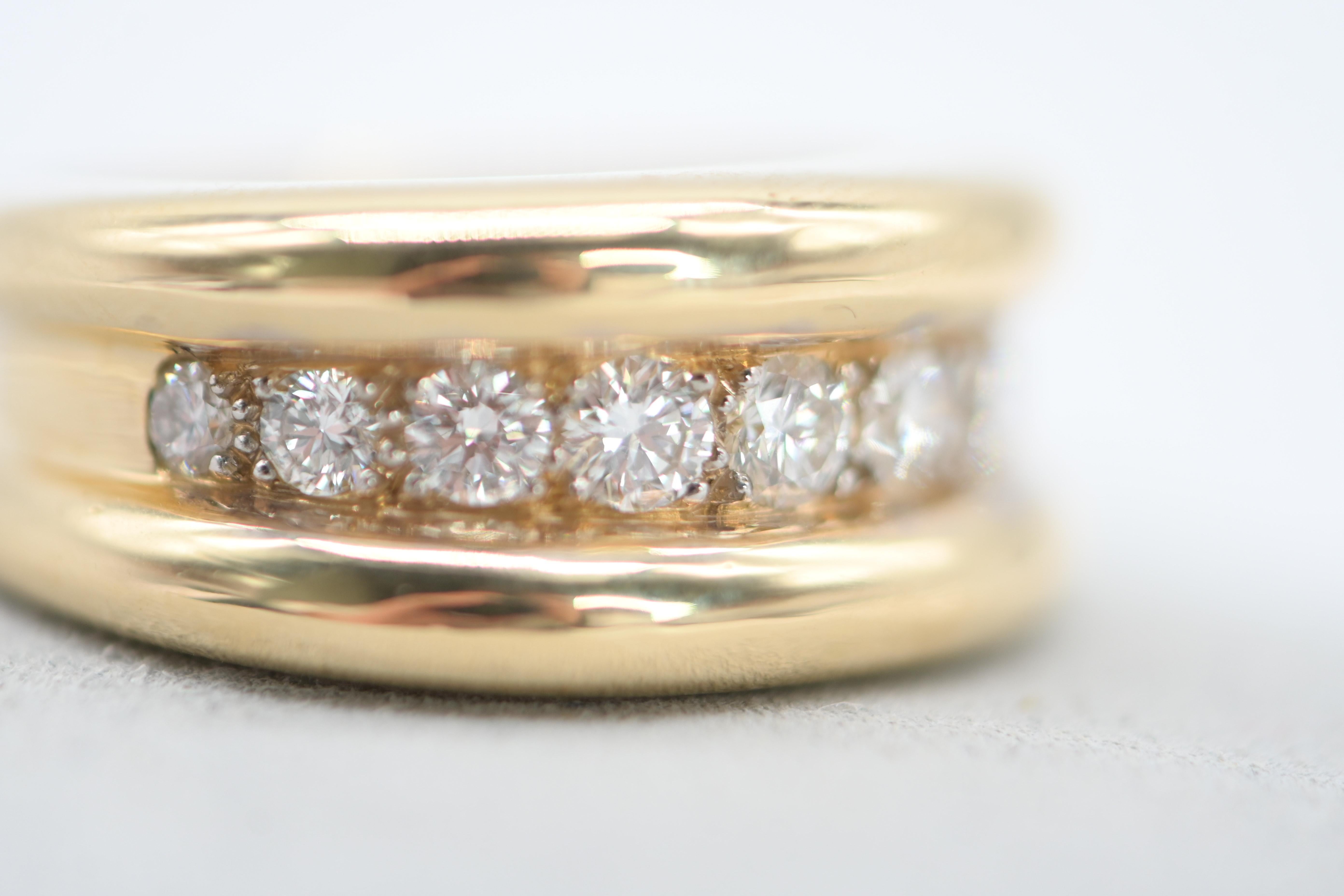 Anillo vintage de oro amarillo engastado con diamantes Art Decó en venta