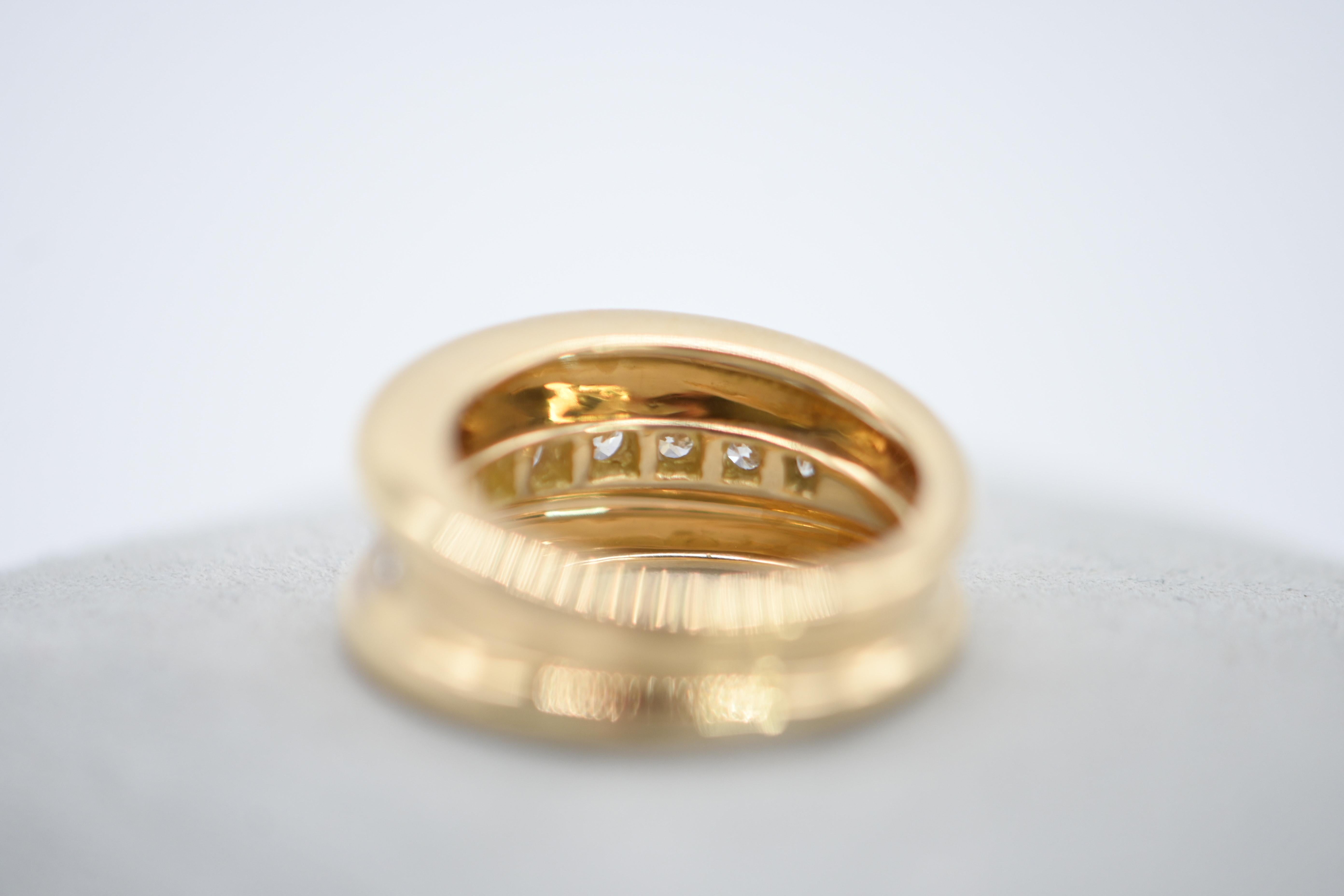 Anillo vintage de oro amarillo engastado con diamantes en venta 1